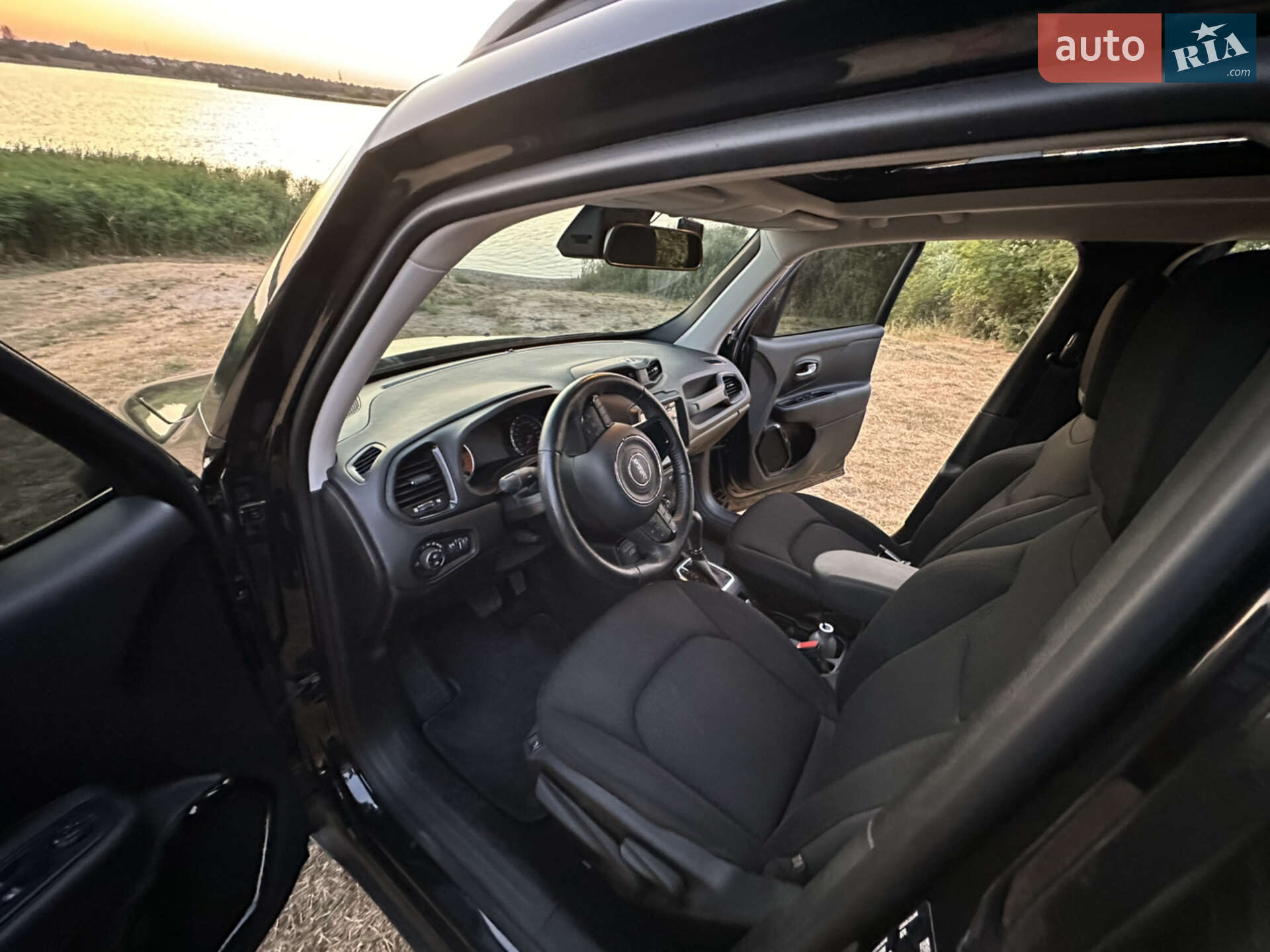 Jeep Renegade 2018 VIN 1C4BU0000JPG82063 фото оголошення 13 з 27