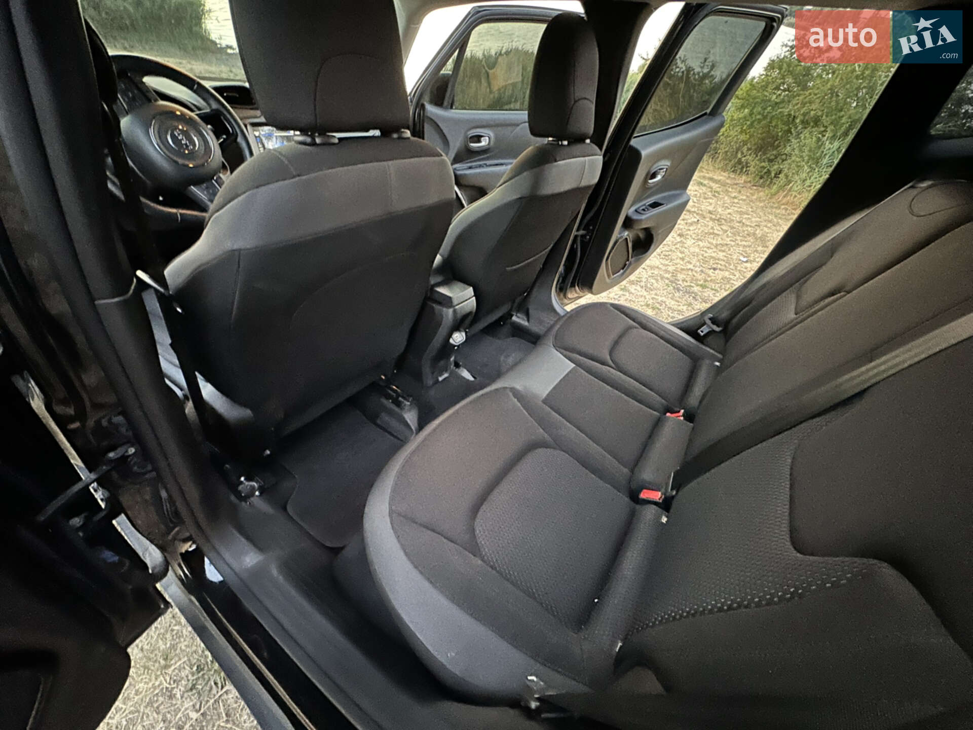 Jeep Renegade 2018 VIN 1C4BU0000JPG82063 фото оголошення 15 з 27