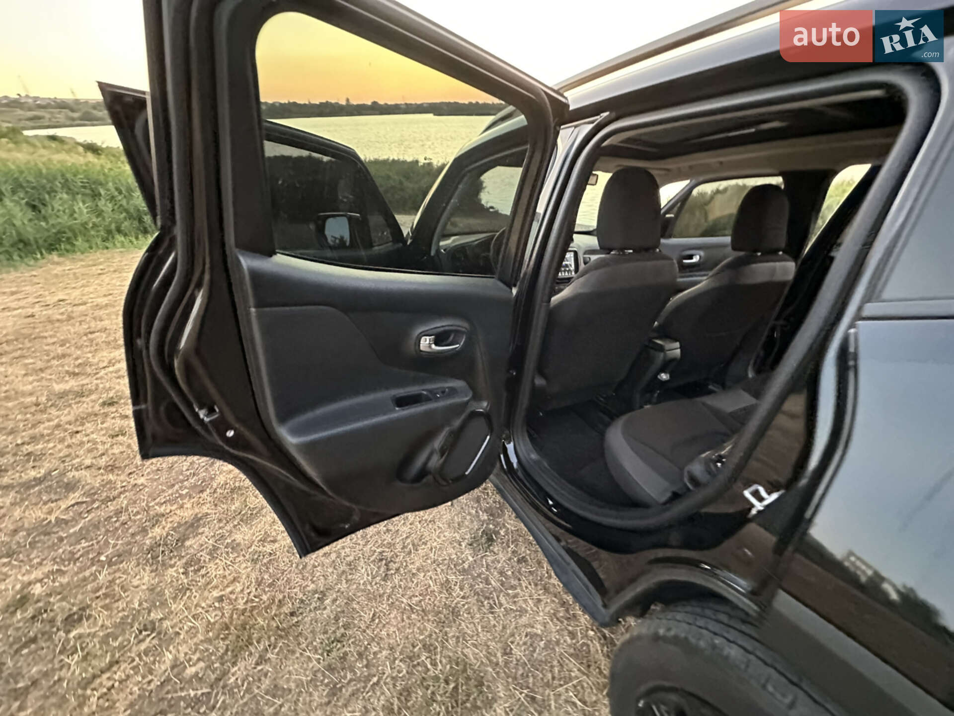 Jeep Renegade 2018 VIN 1C4BU0000JPG82063 фото оголошення 16 з 27