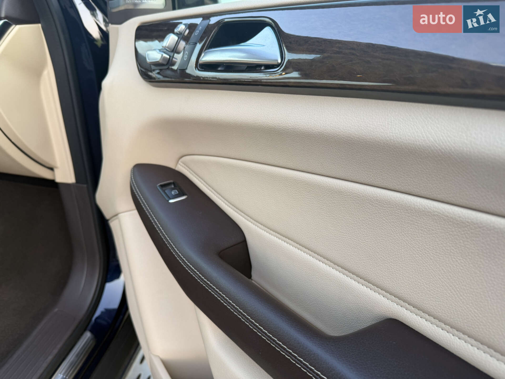 Mercedes-Benz GLE-Class 2015 VIN 4JGDA5HB3GA682115 фото оголошення 8 з 73