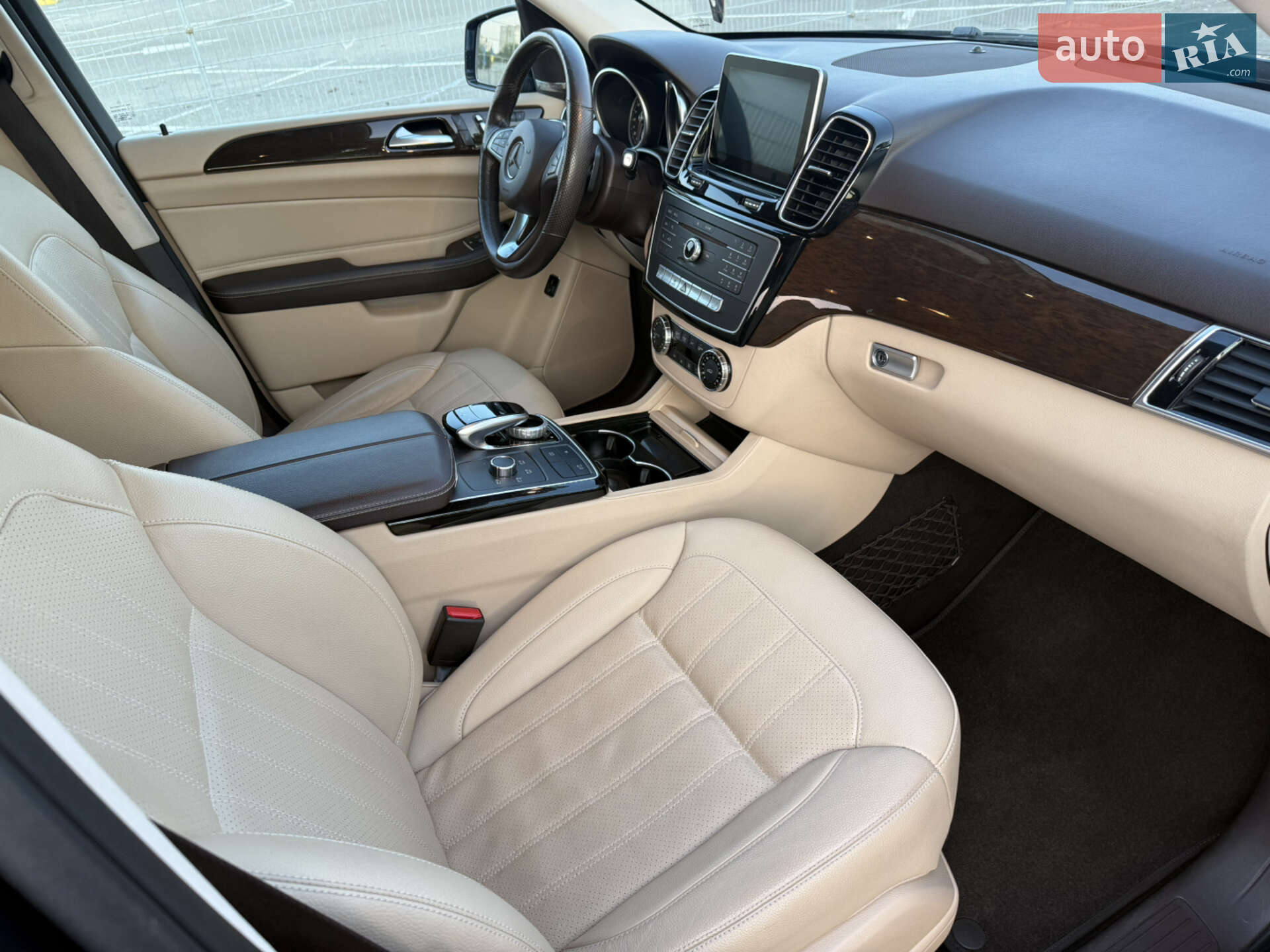 Mercedes-Benz GLE-Class 2015 VIN 4JGDA5HB3GA682115 фото оголошення 9 з 73