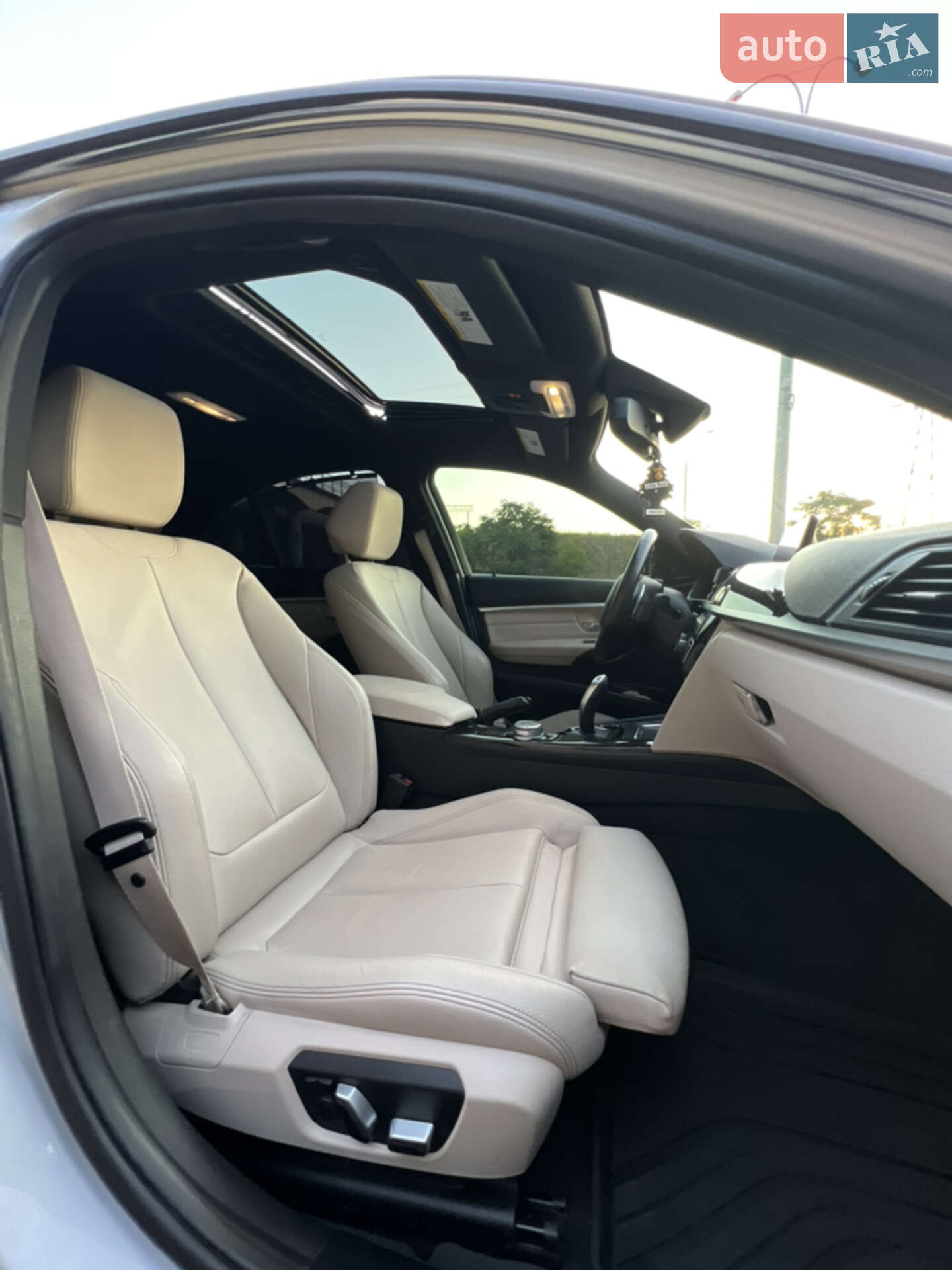 BMW 3 Series 2016 VIN WBA8E1C50GK479520 фото оголошення 17 з 28