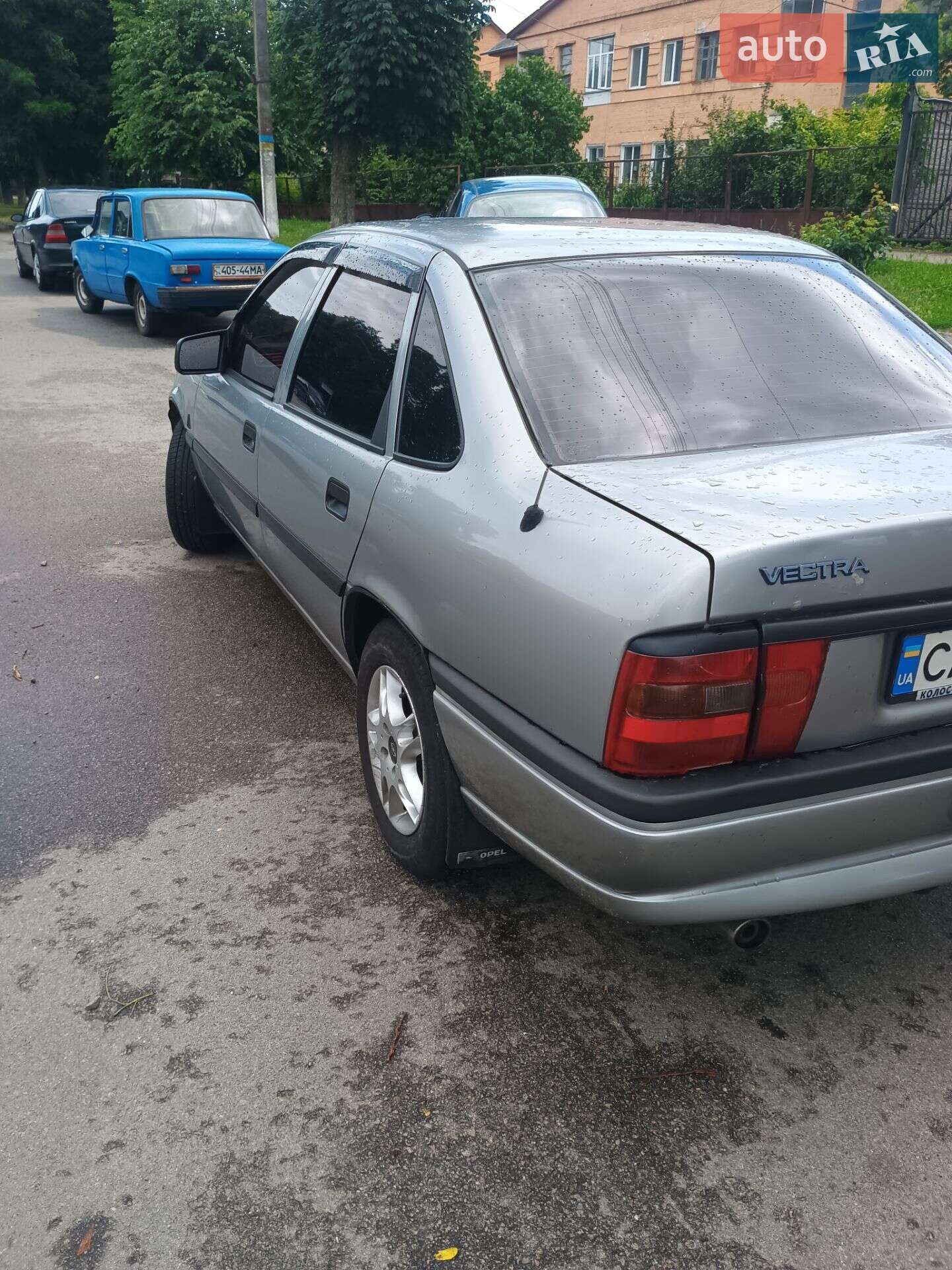 Opel Vectra 1993 VIN W0L000087P1201721 фото оголошення 2 з 14