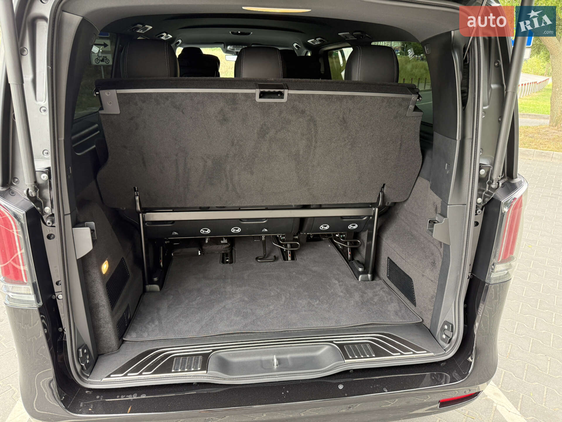 Mercedes-Benz V-Class 2025 VIN W1V447815S4503036 фото оголошення 33 з 46
