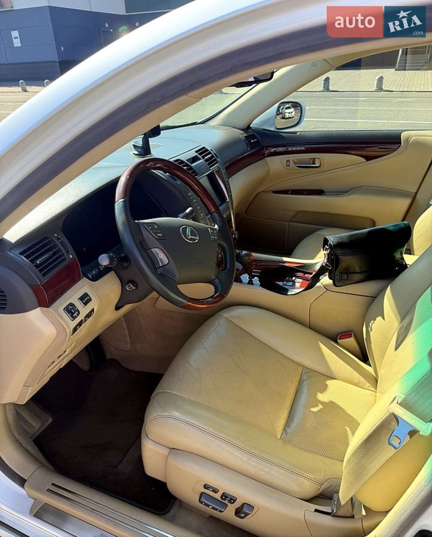 Lexus LS 2009 VIN JTHCL46F195004225 фото оголошення 8 з 12