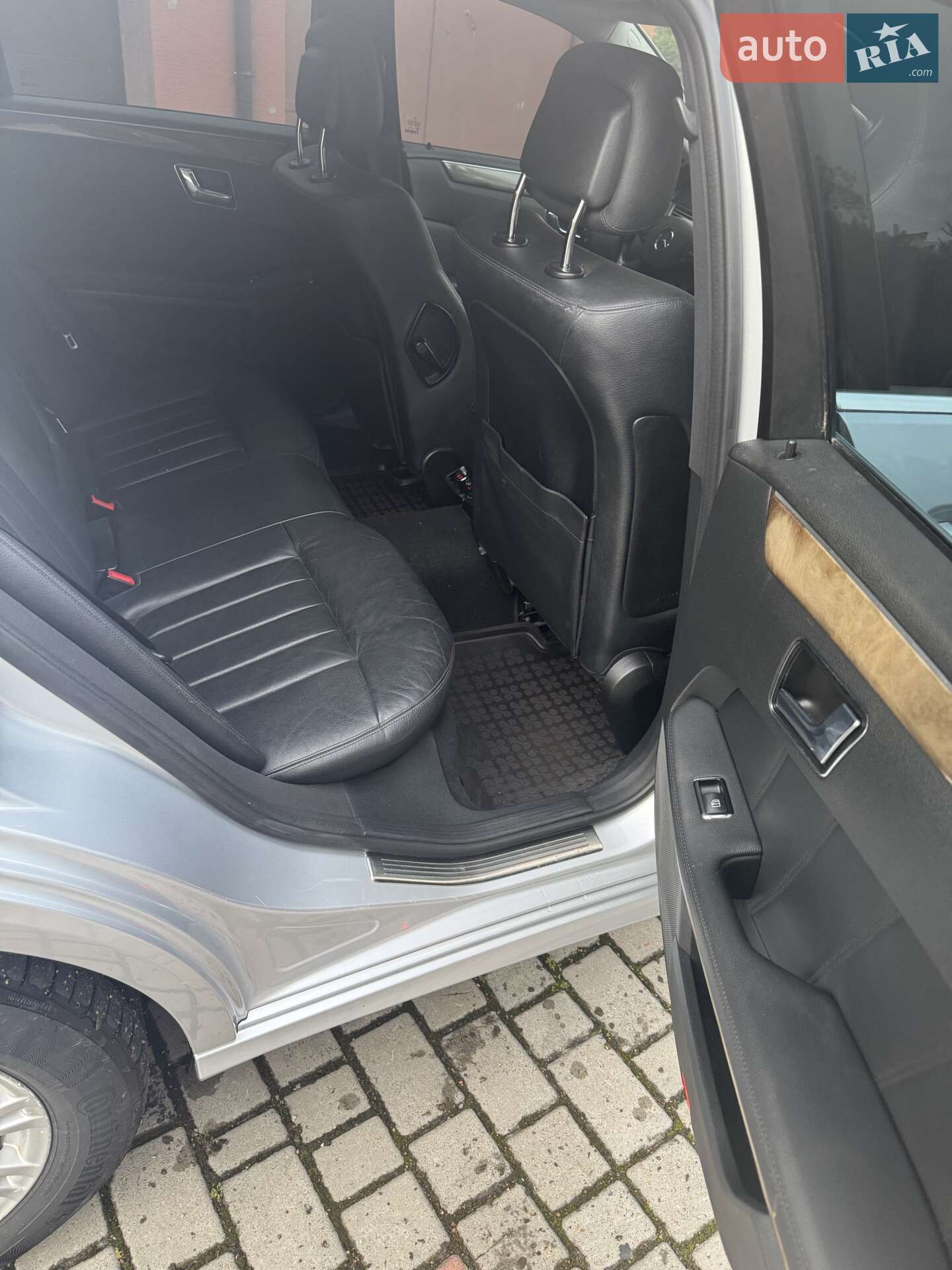 Mercedes-Benz E-Class 2011 VIN WDD2120471A159984 фото оголошення 9 з 15