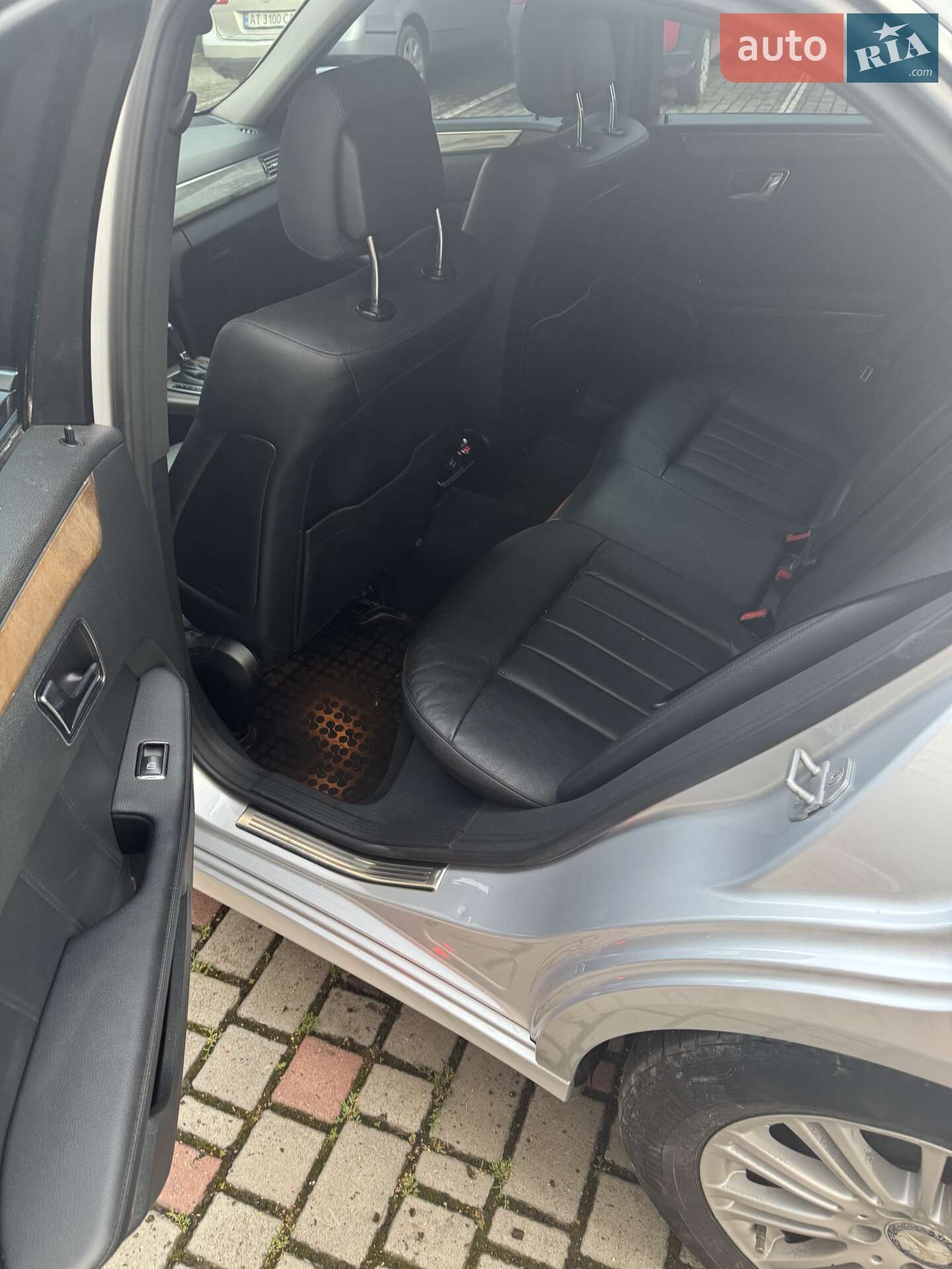 Mercedes-Benz E-Class 2011 VIN WDD2120471A159984 фото оголошення 10 з 15