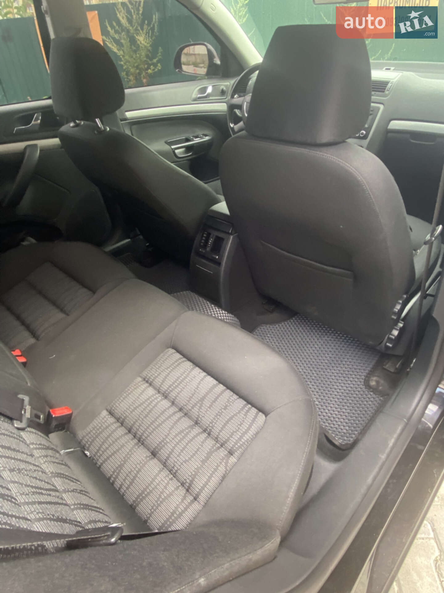 Skoda Octavia 2010 VIN TMBGK61Z0A2105247 фото оголошення 8 з 10