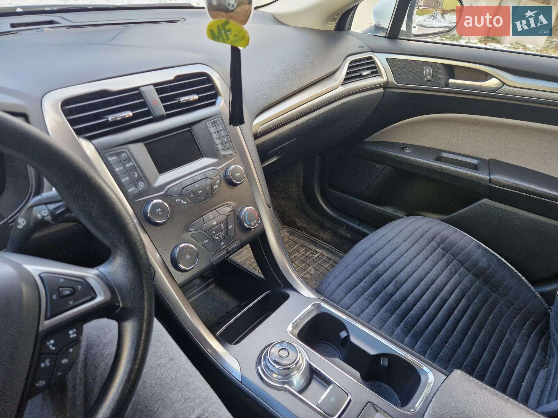 Ford Fusion 2019 VIN 3FA6P0G74KR159881 фото оголошення 3 з 7