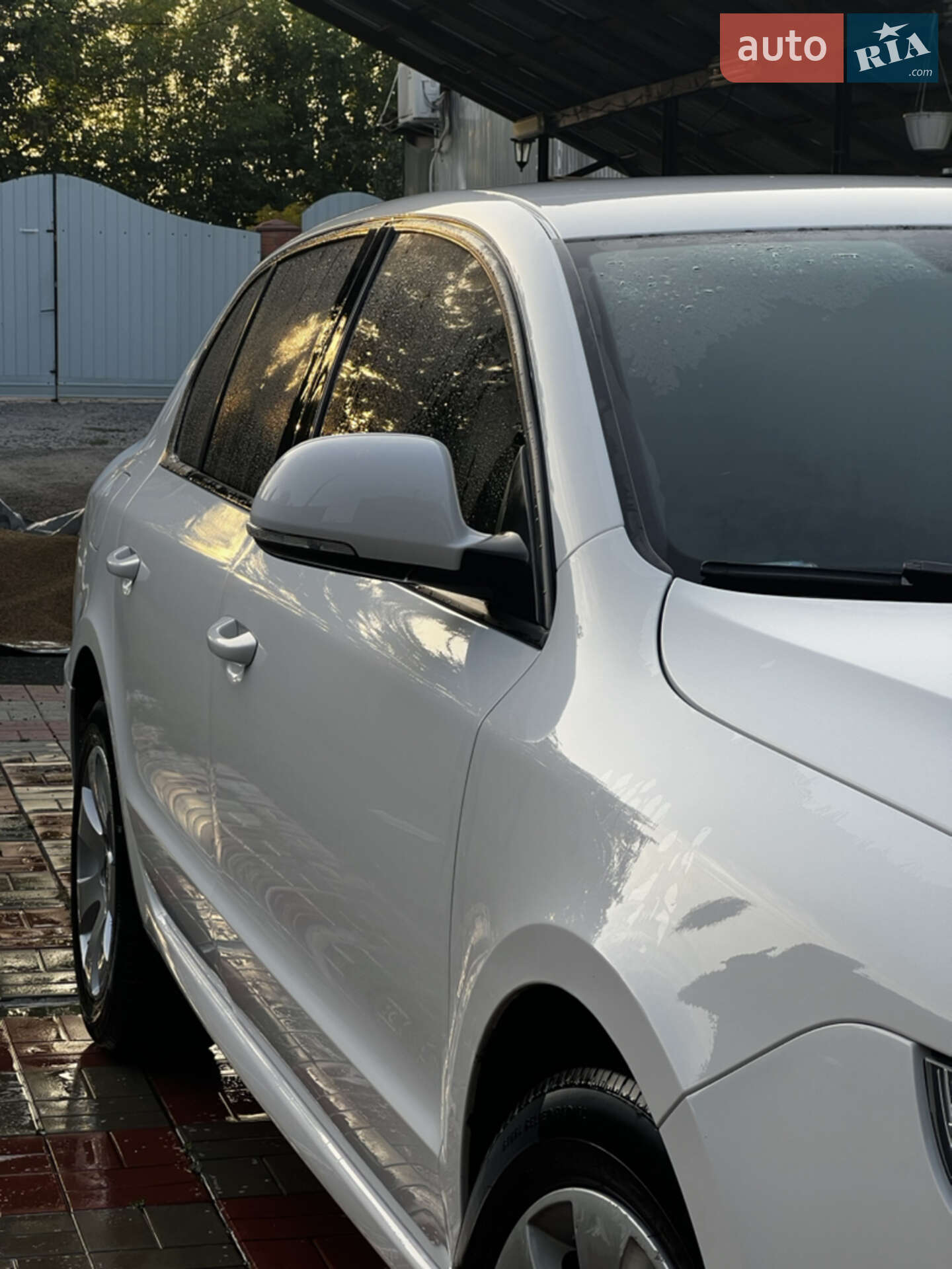 Skoda Superb 2010 VIN TMBAE73T2B9032077 фото оголошення 2 з 27