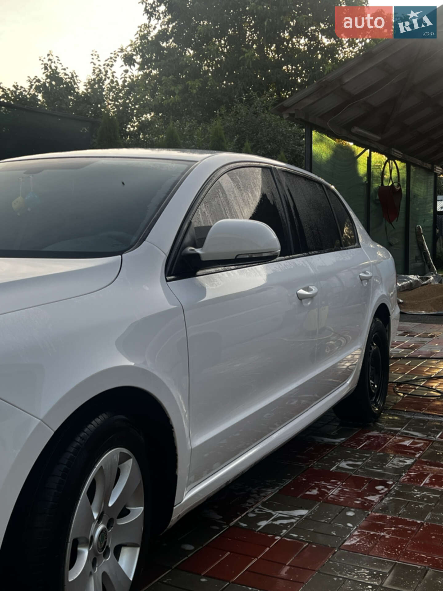 Skoda Superb 2010 VIN TMBAE73T2B9032077 фото оголошення 4 з 27