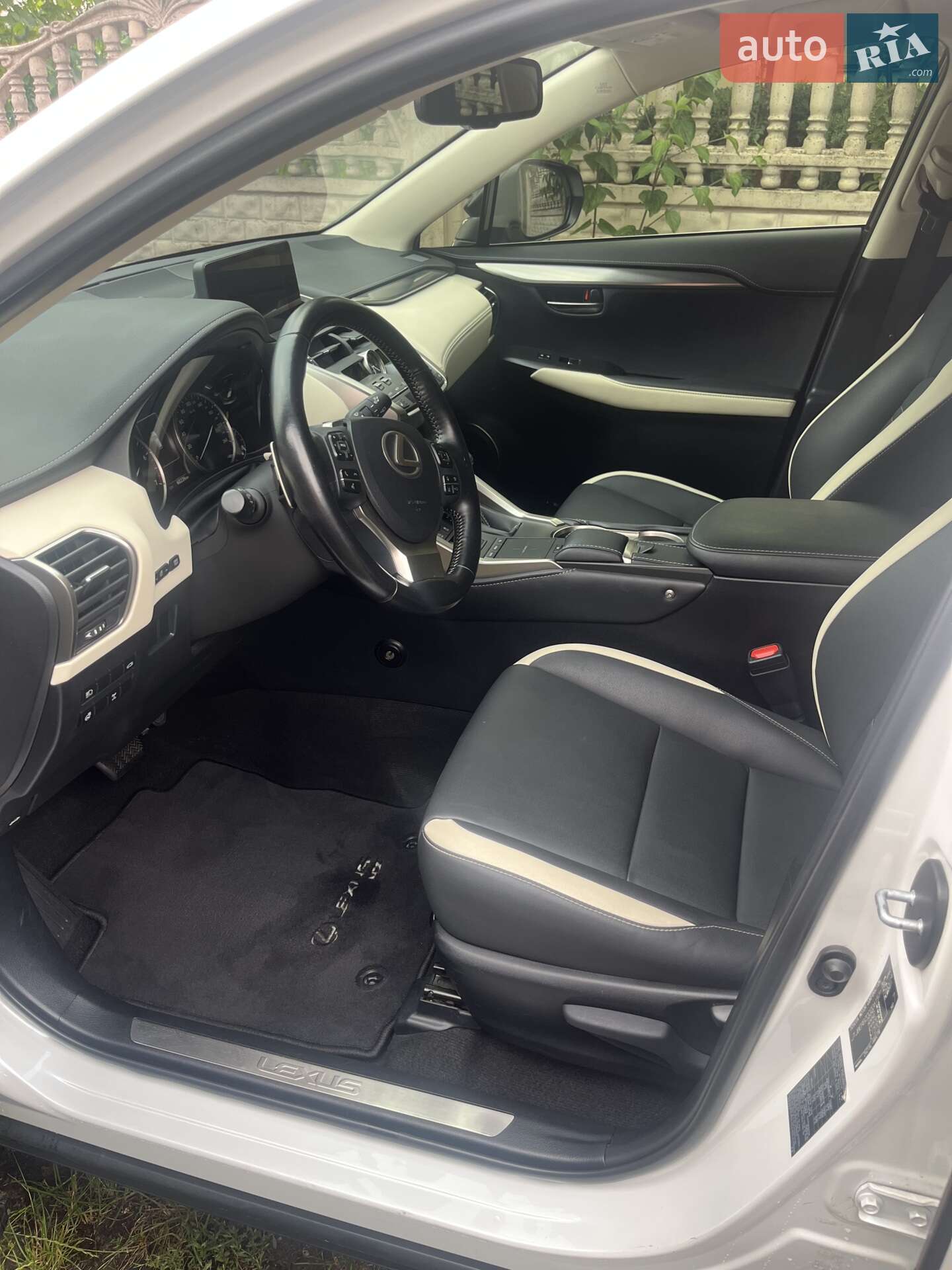 Lexus NX 2020 VIN JTJBERBZ002061571 фото оголошення 11 з 13