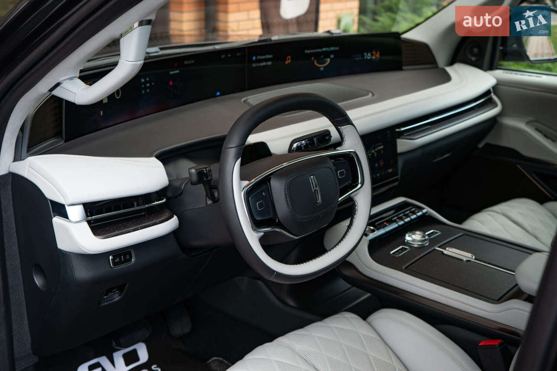 Lincoln Navigator 2025 VIN 5LMJJ3TG6SEL07134 фото оголошення 3 з 60