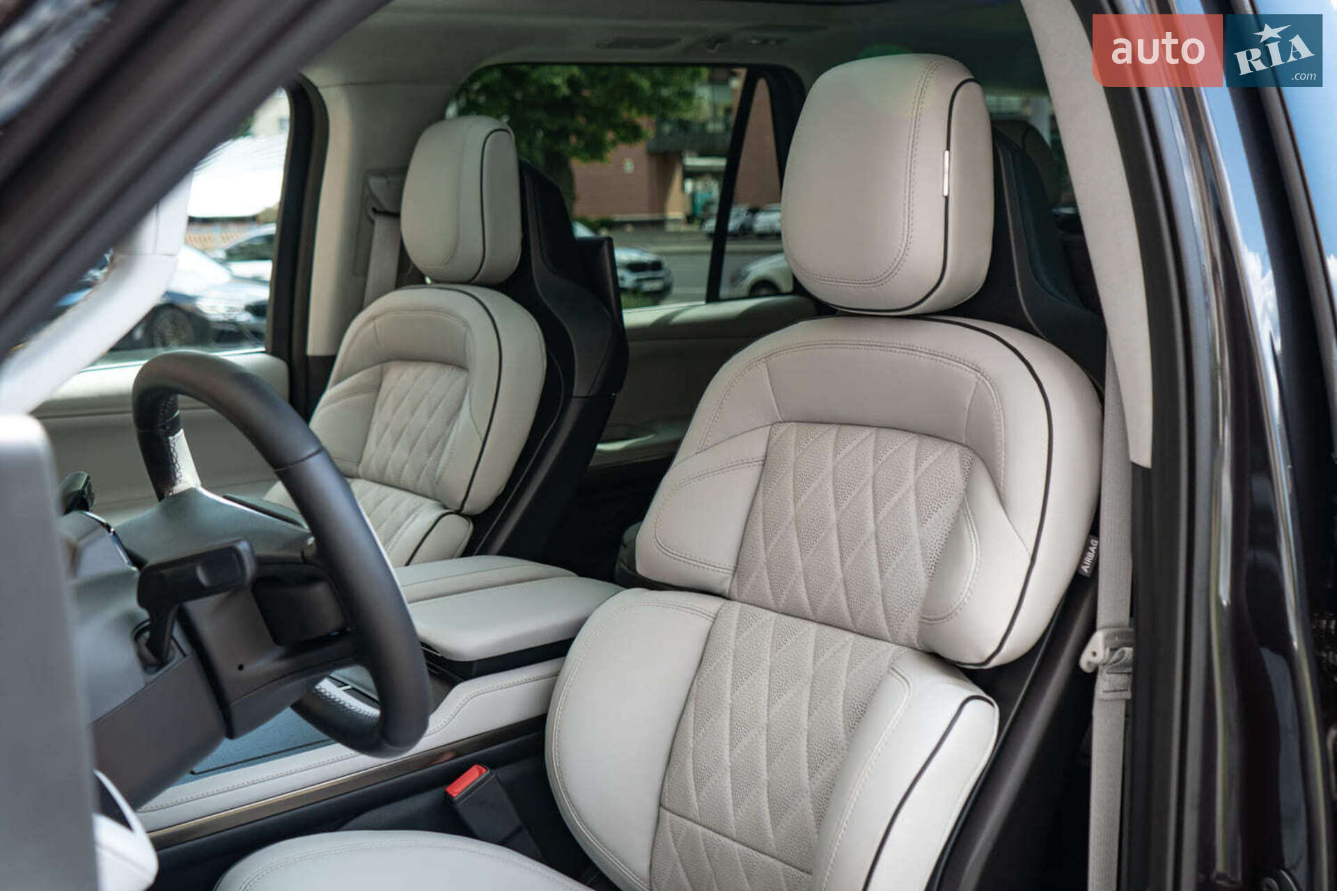 Lincoln Navigator 2025 VIN 5LMJJ3TG6SEL07134 фото оголошення 35 з 60