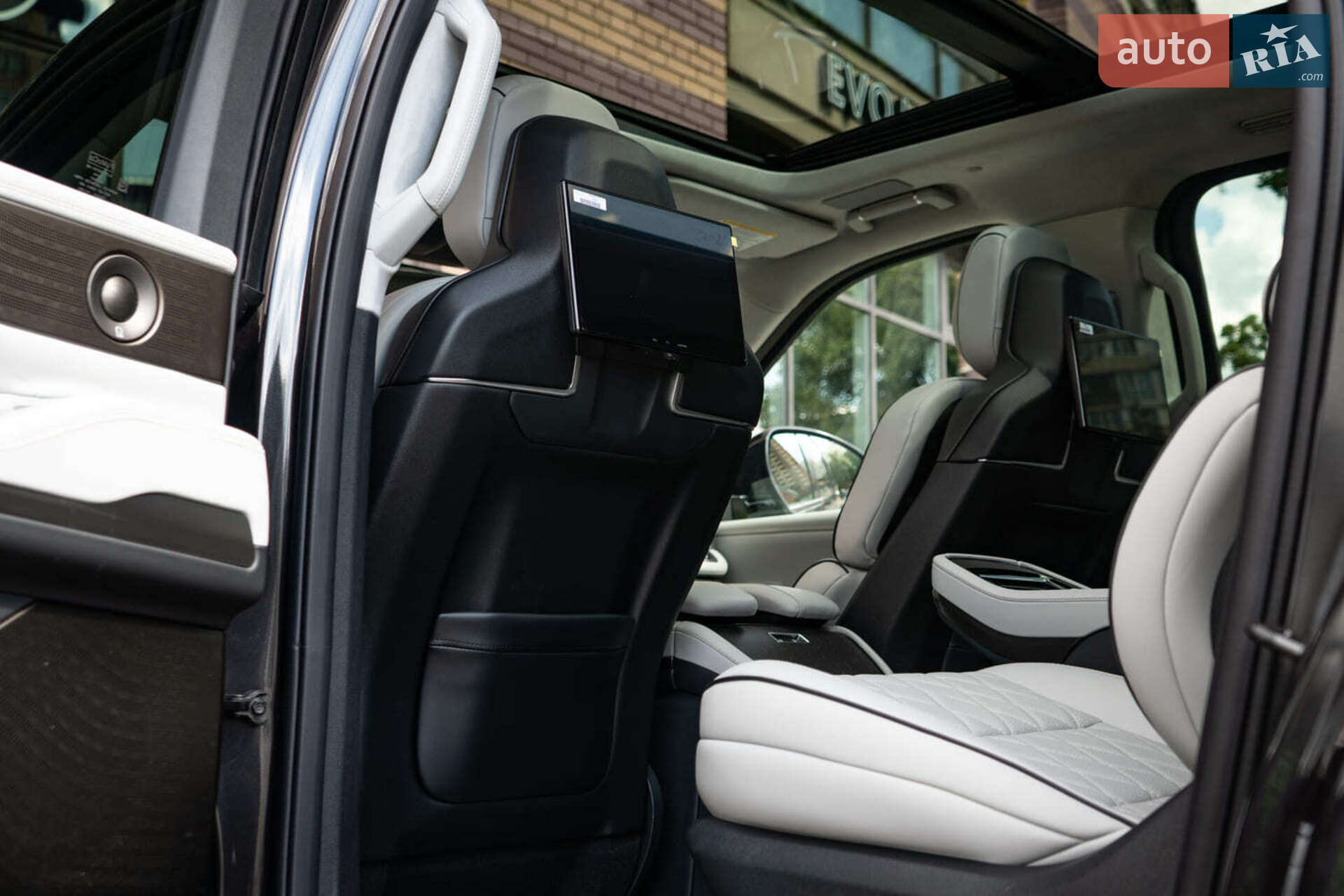 Lincoln Navigator 2025 VIN 5LMJJ3TG6SEL07134 фото оголошення 46 з 60