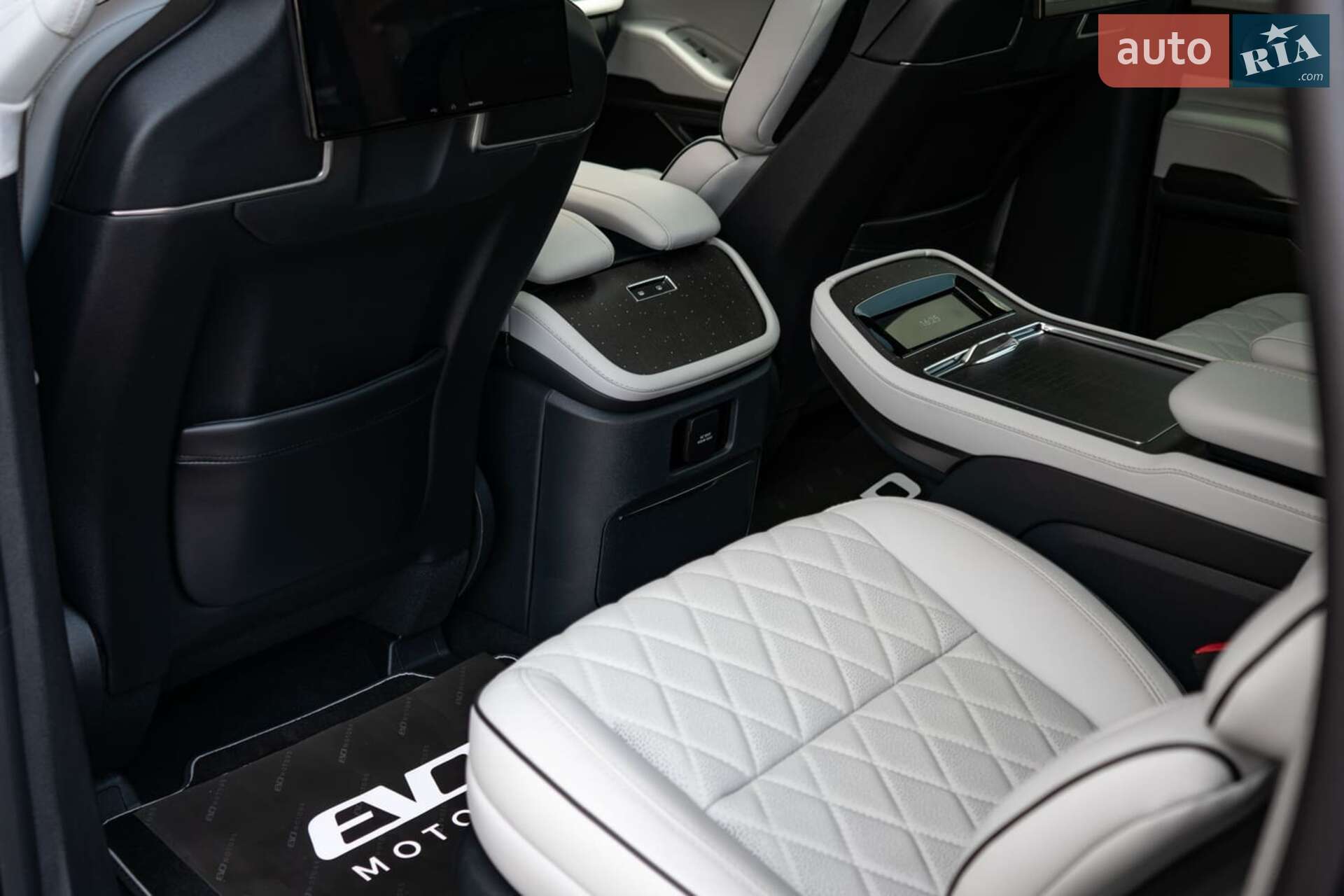 Lincoln Navigator 2025 VIN 5LMJJ3TG6SEL07134 фото оголошення 48 з 60