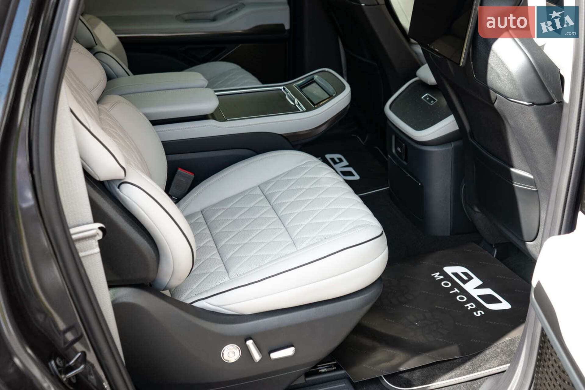 Lincoln Navigator 2025 VIN 5LMJJ3TG6SEL07134 фото оголошення 54 з 60
