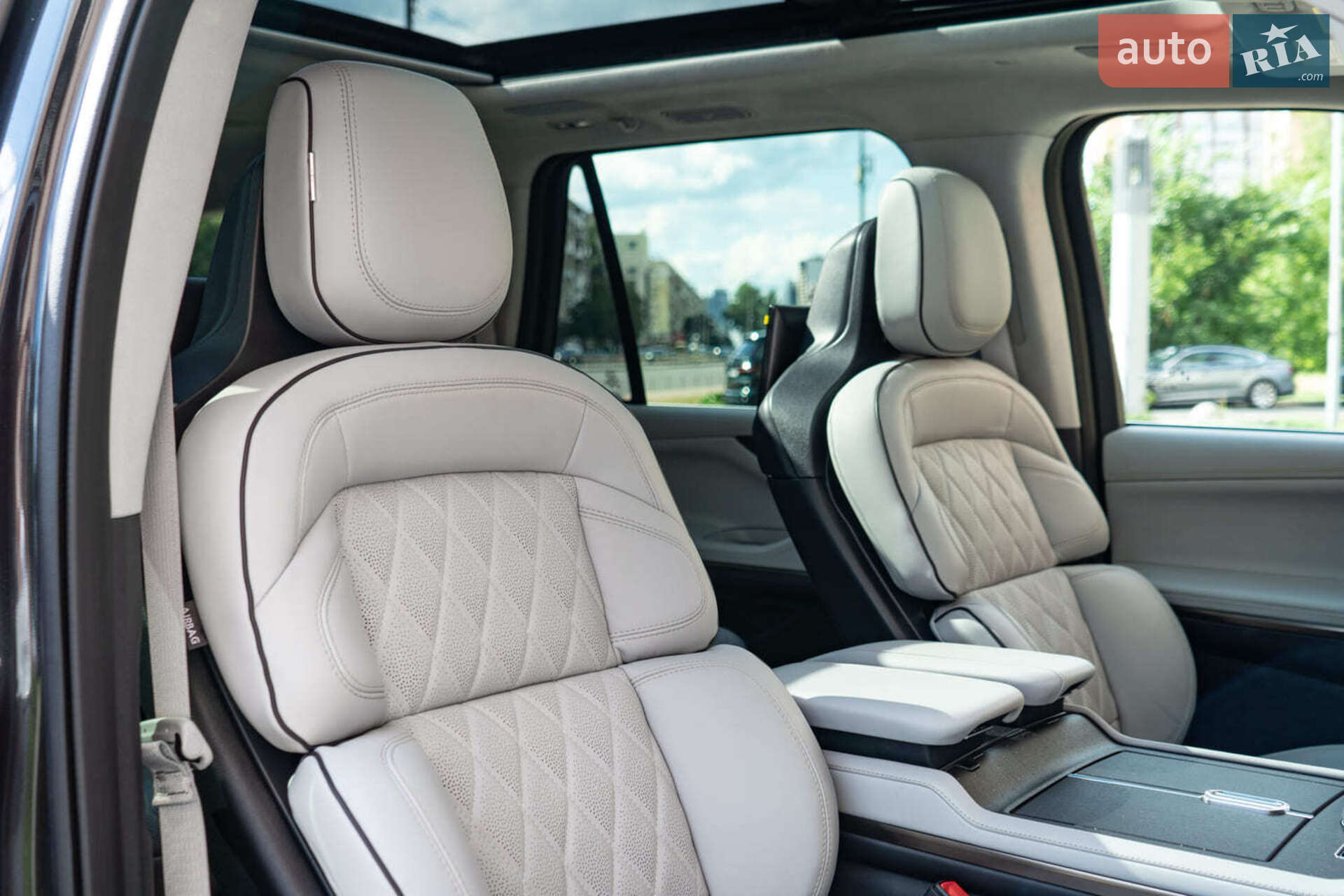 Lincoln Navigator 2025 VIN 5LMJJ3TG6SEL07134 фото оголошення 43 з 60