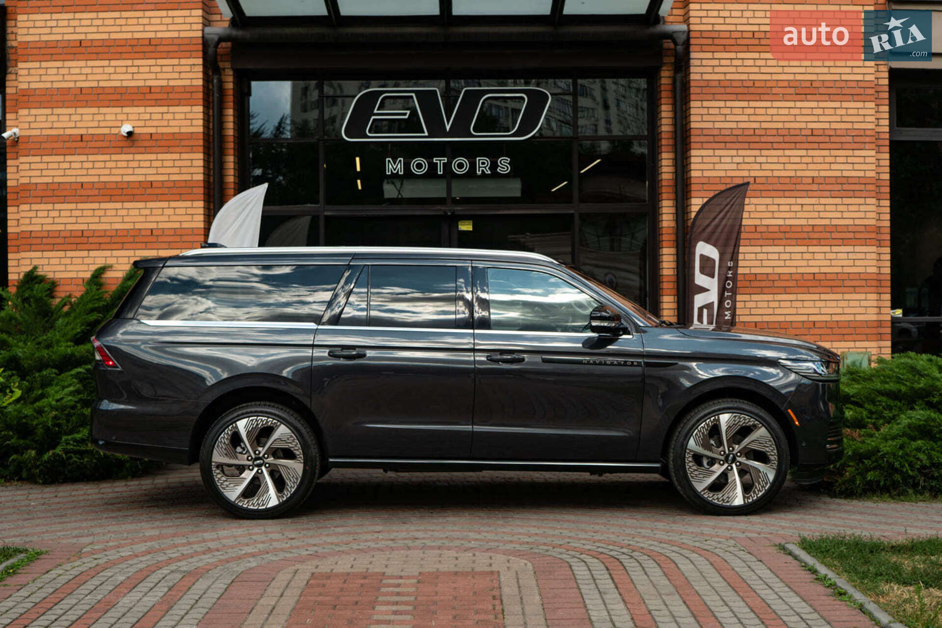 Lincoln Navigator 2025 VIN 5LMJJ3TG6SEL07134 фото оголошення 18 з 60