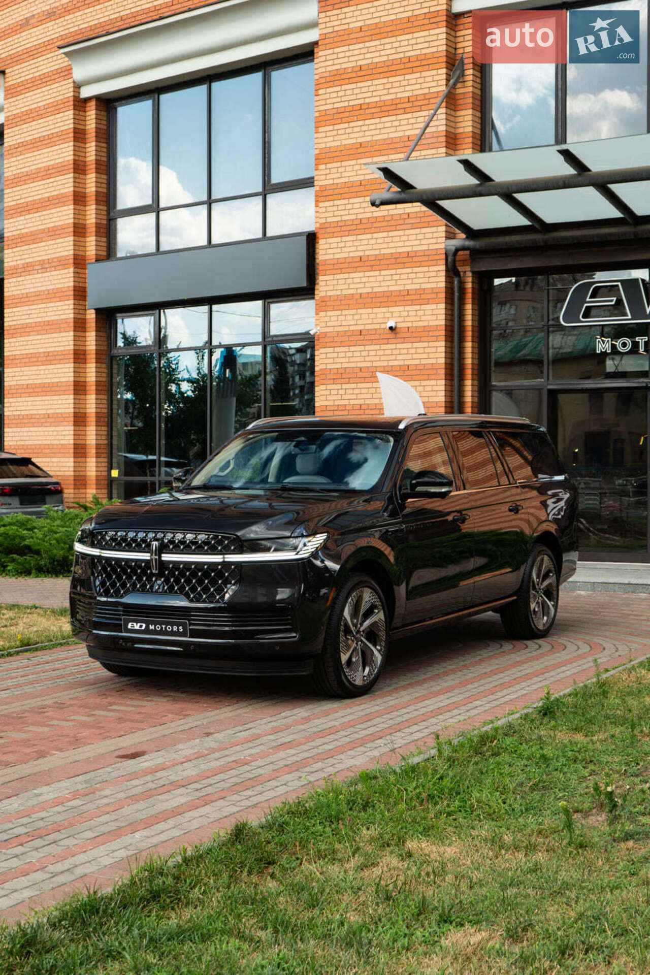 Lincoln Navigator 2025 VIN 5LMJJ3TG6SEL07134 фото оголошення 28 з 60
