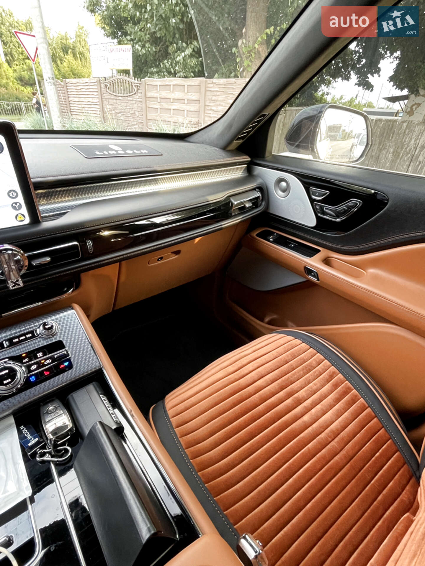 Lincoln Aviator 2023 VIN 5LM5J9XCXPGL05782 фото оголошення 8 з 40