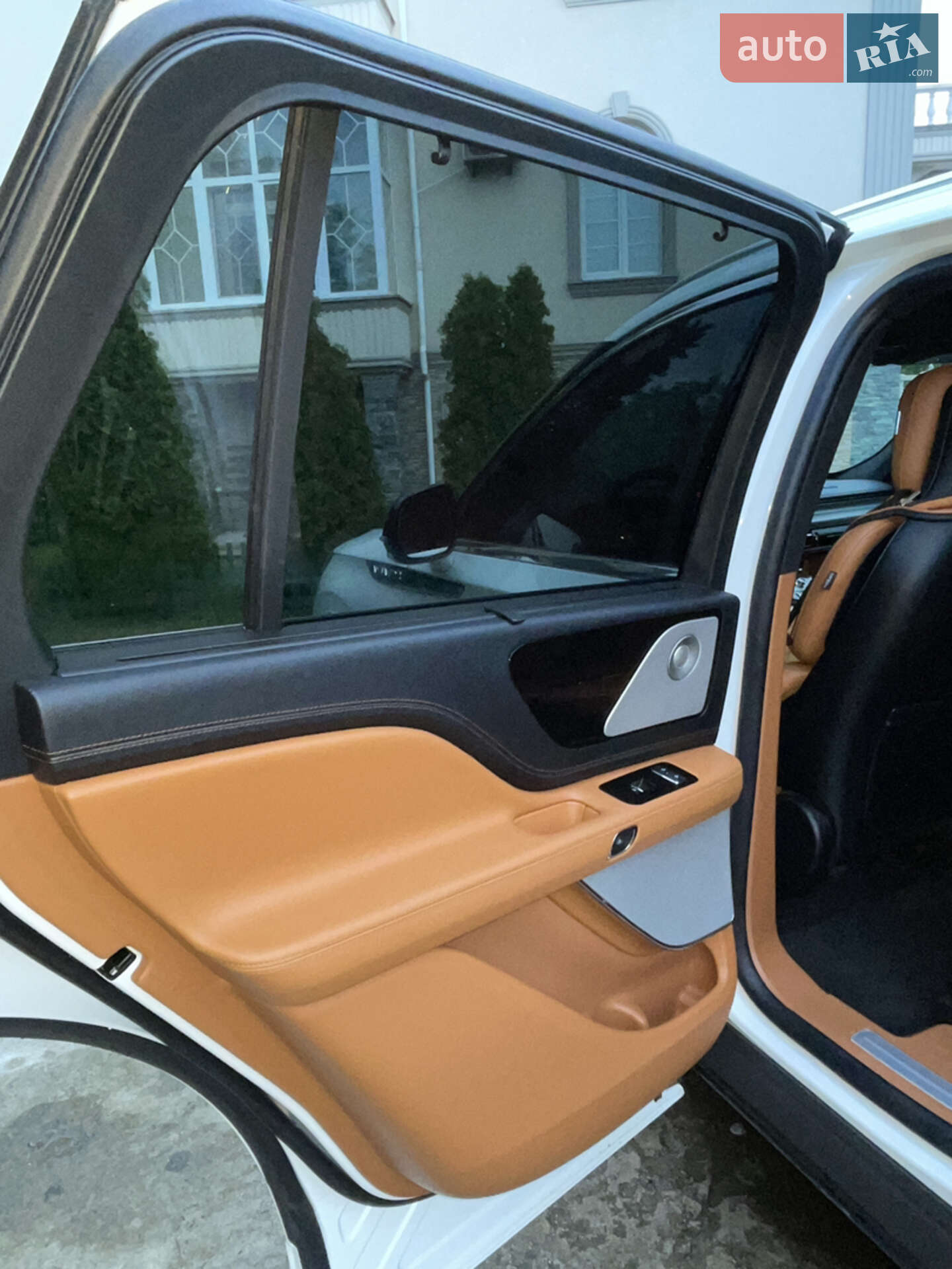 Lincoln Aviator 2023 VIN 5LM5J9XCXPGL05782 фото оголошення 15 з 40