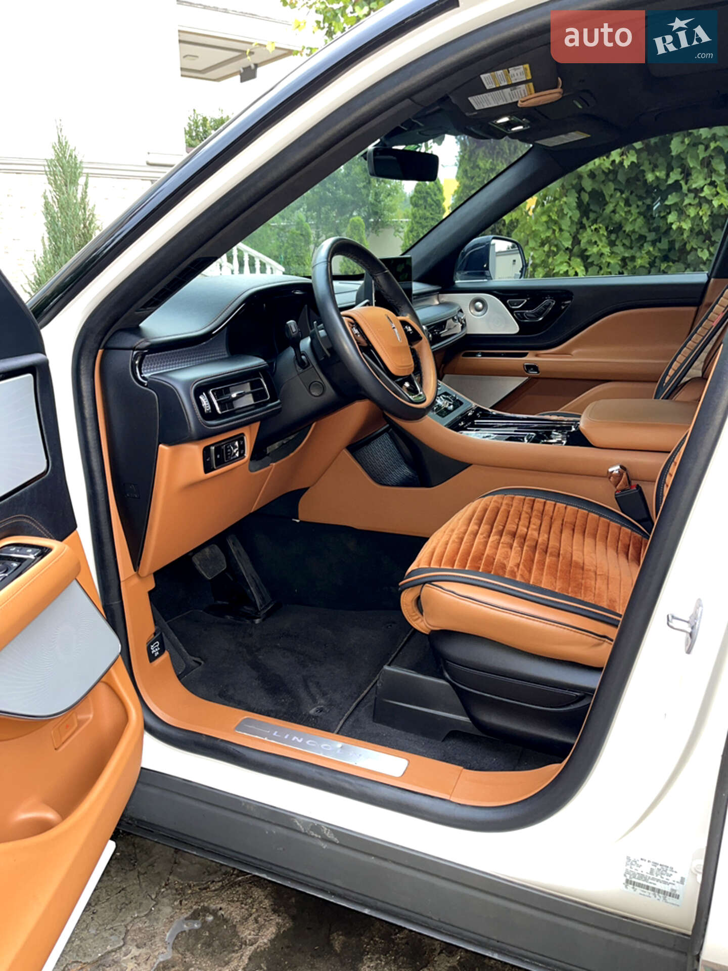 Lincoln Aviator 2023 VIN 5LM5J9XCXPGL05782 фото оголошення 17 з 40