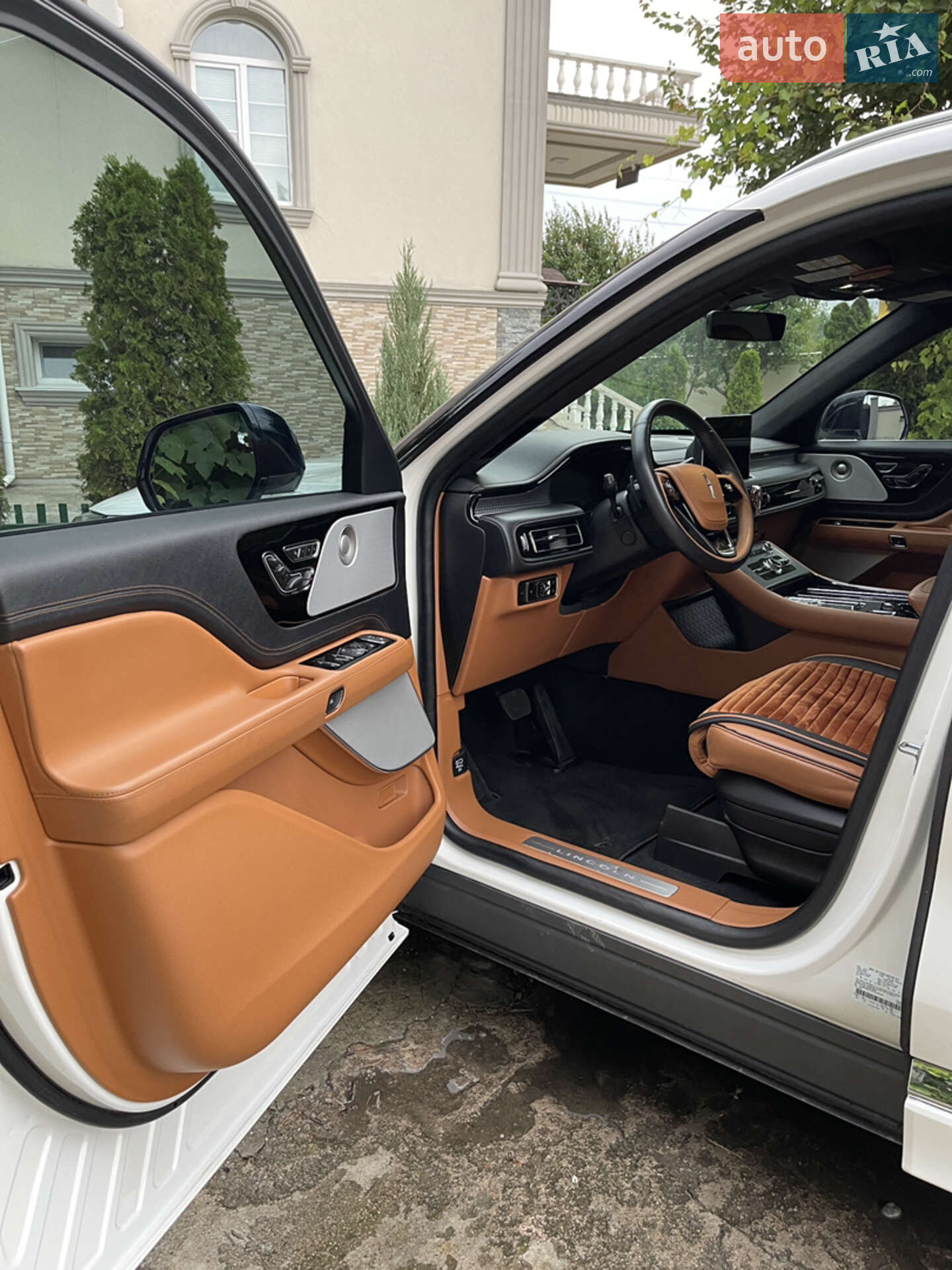 Lincoln Aviator 2023 VIN 5LM5J9XCXPGL05782 фото оголошення 19 з 40