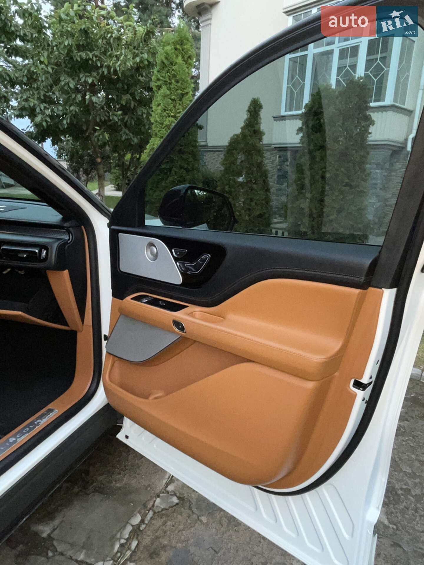 Lincoln Aviator 2023 VIN 5LM5J9XCXPGL05782 фото оголошення 21 з 40