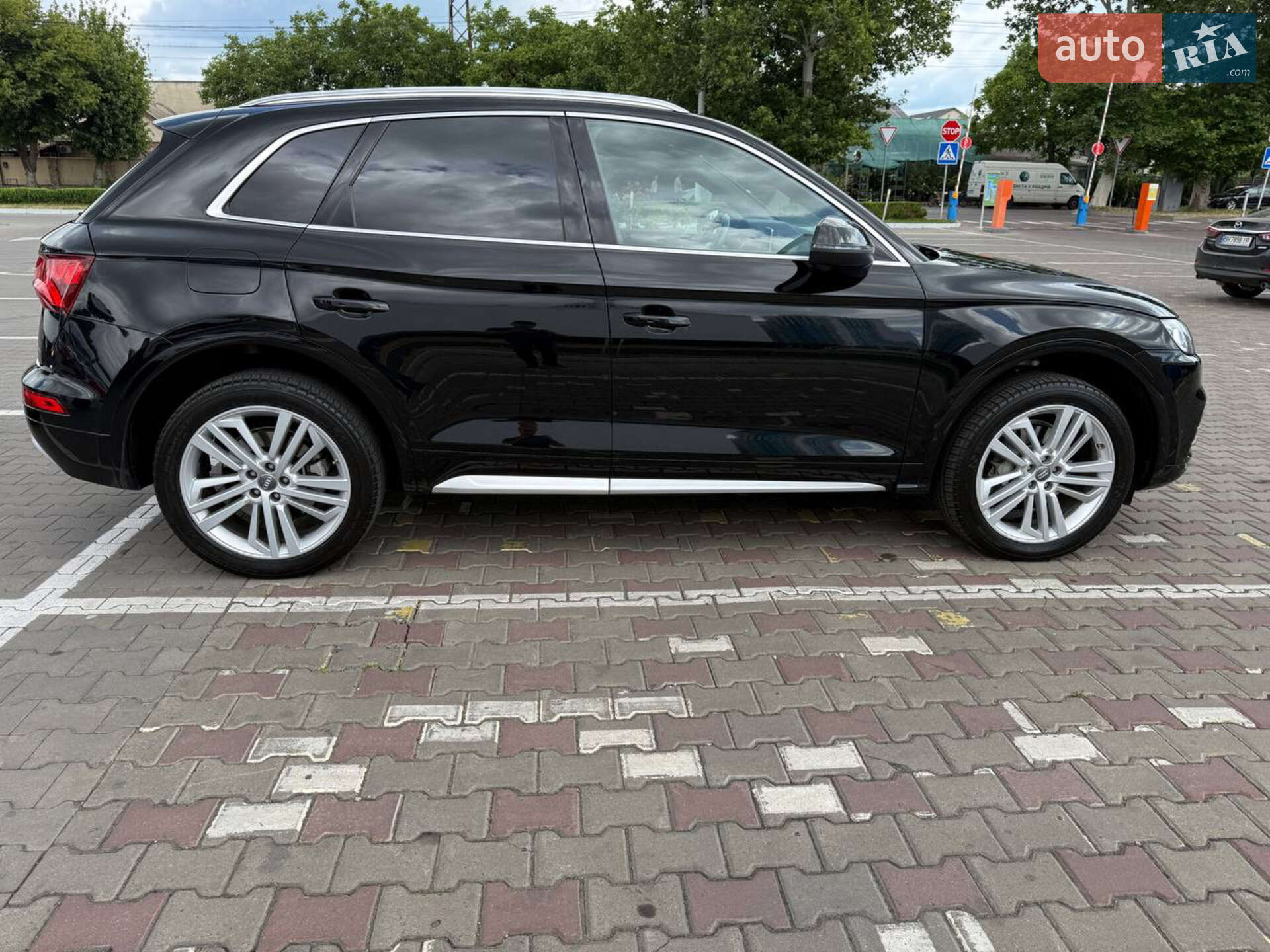 Audi Q5 2018 VIN WA1BNAFY2J2209365 фото оголошення 3 з 17