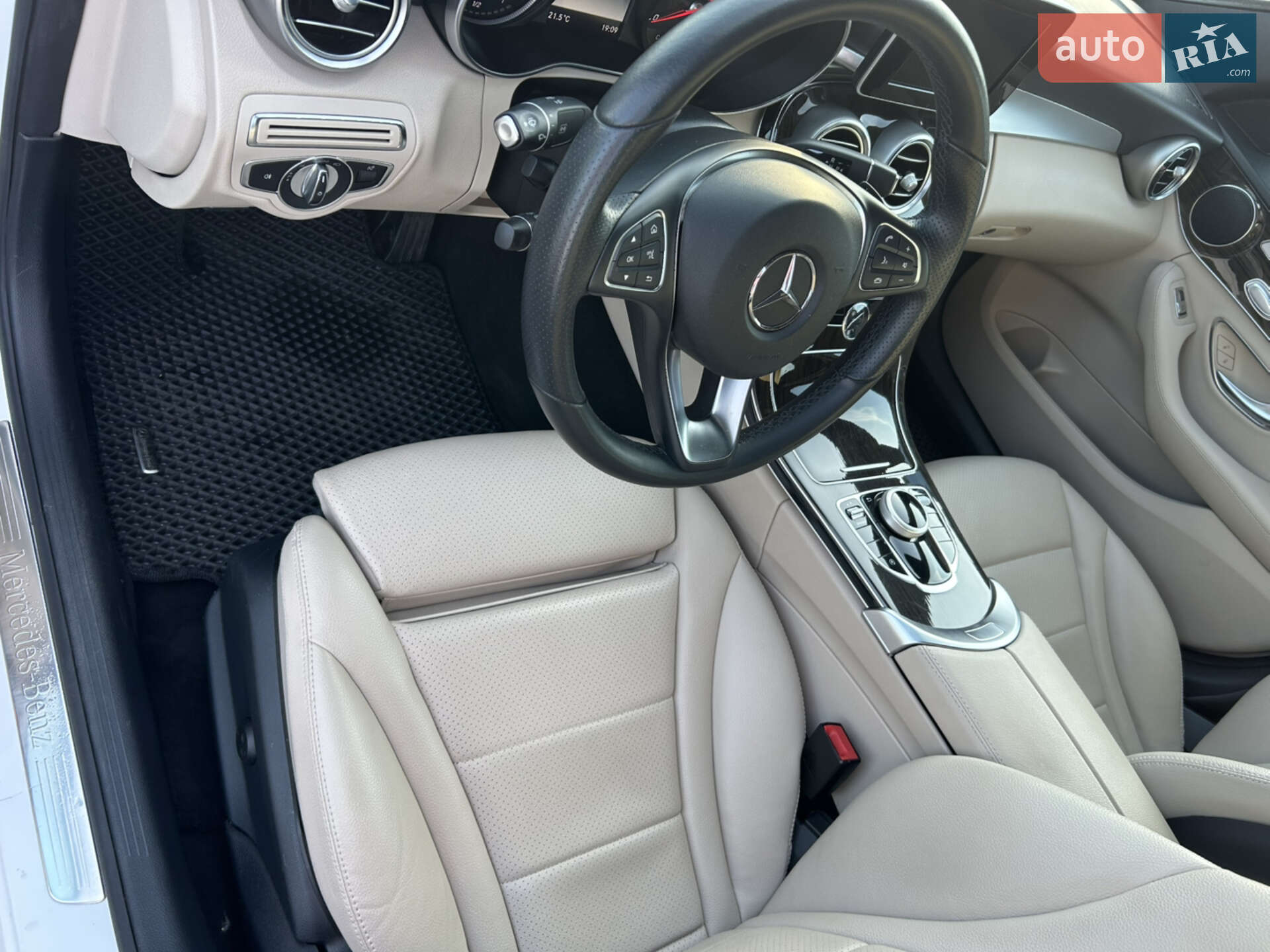 Mercedes-Benz C-Class 2017 VIN 55SWF4KB3JU245634 фото оголошення 2 з 17
