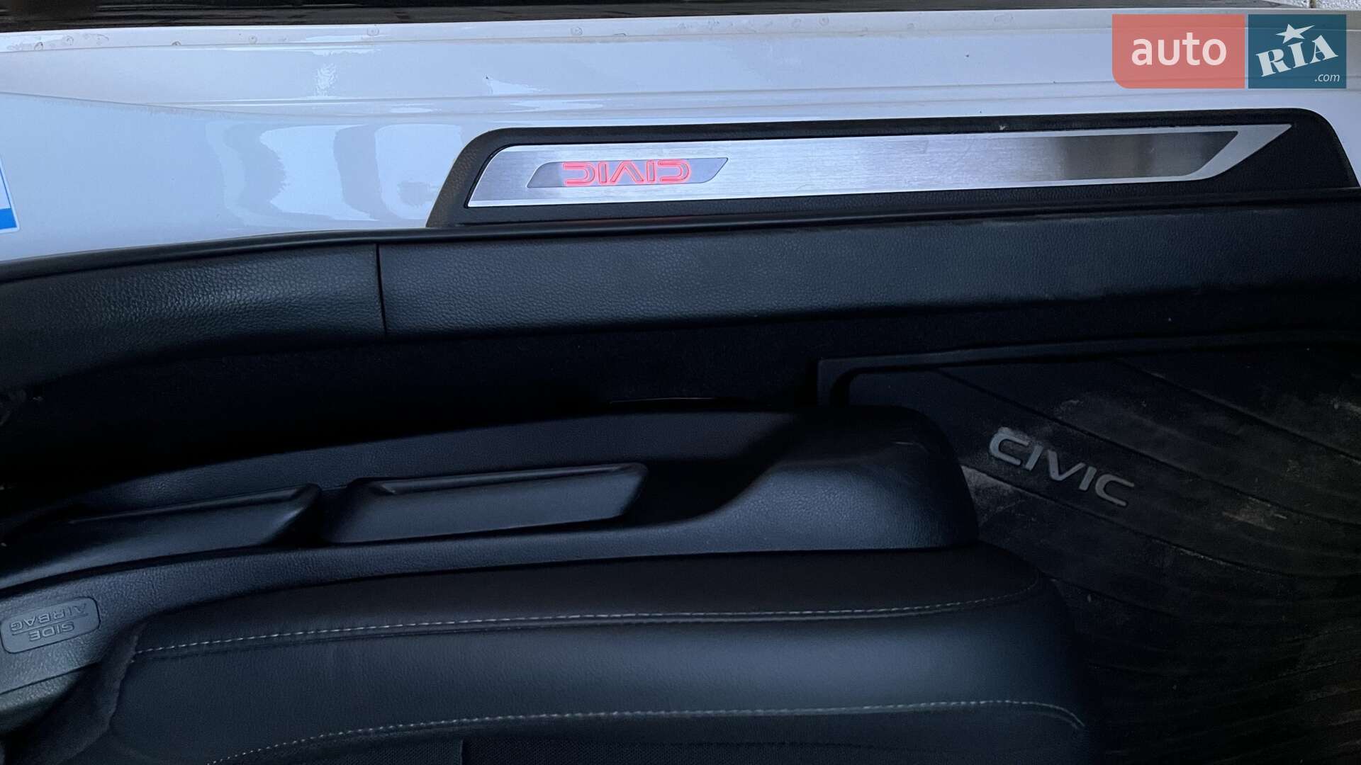 Honda Civic 2024 VIN 2HGFE4F88SH001171 фото оголошення 7 з 33