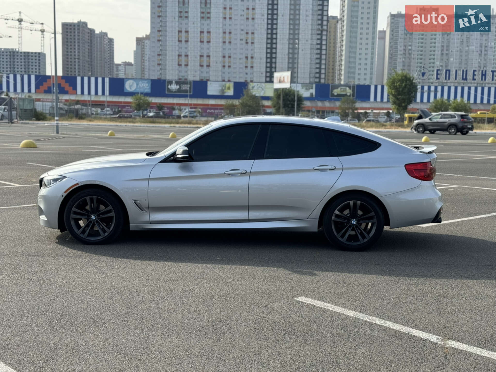 BMW 3 Series 2017 VIN WBA8Z9C34HG827387 фото оголошення 3 з 37