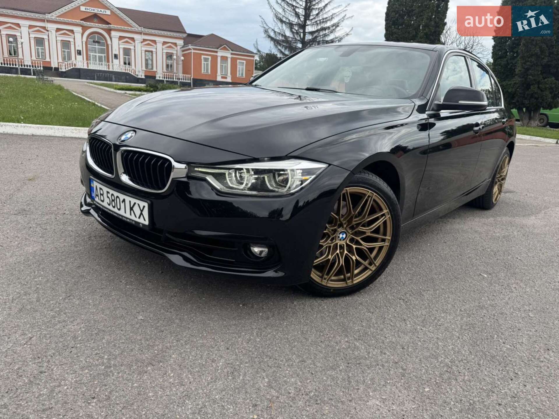 BMW 3 Series 2017 VIN WBA8B9C57JK886345 фото оголошення 8 з 17