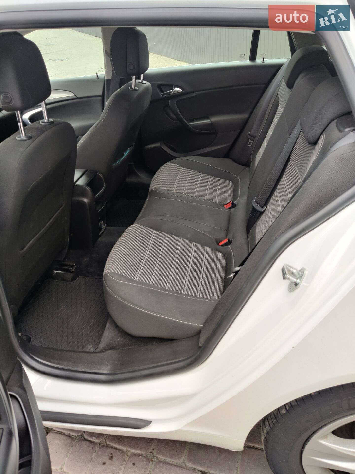 Opel Insignia 2015 VIN W0LGM8E23G1010696 фото оголошення 2 з 14
