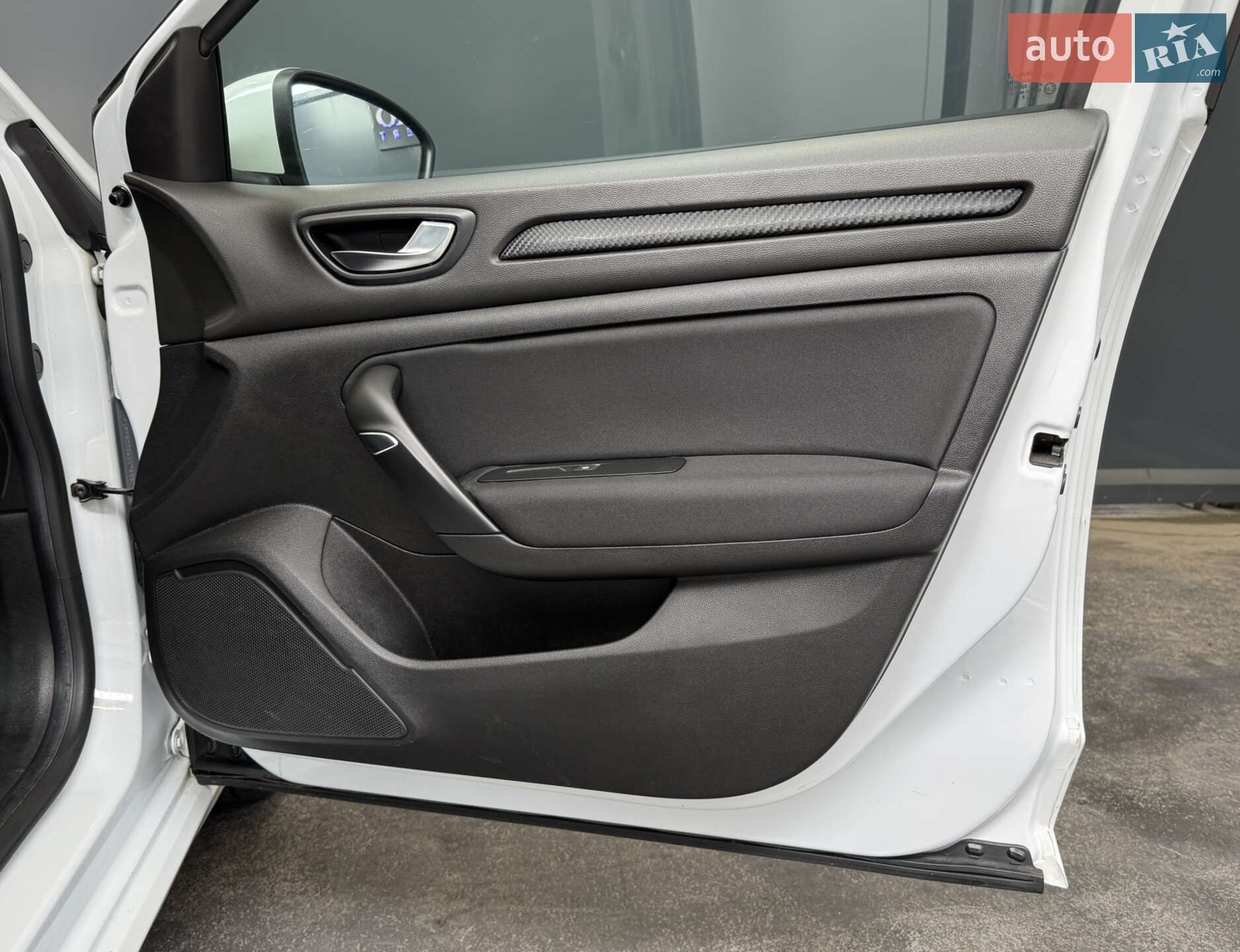 Renault Megane 2018 VIN VF1RFB00861178337 фото оголошення 38 з 41