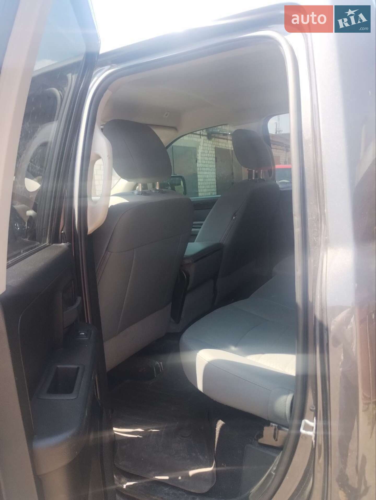Ram 1500 2018 VIN 1C6RR7FG2KS523612 фото оголошення 3 з 12