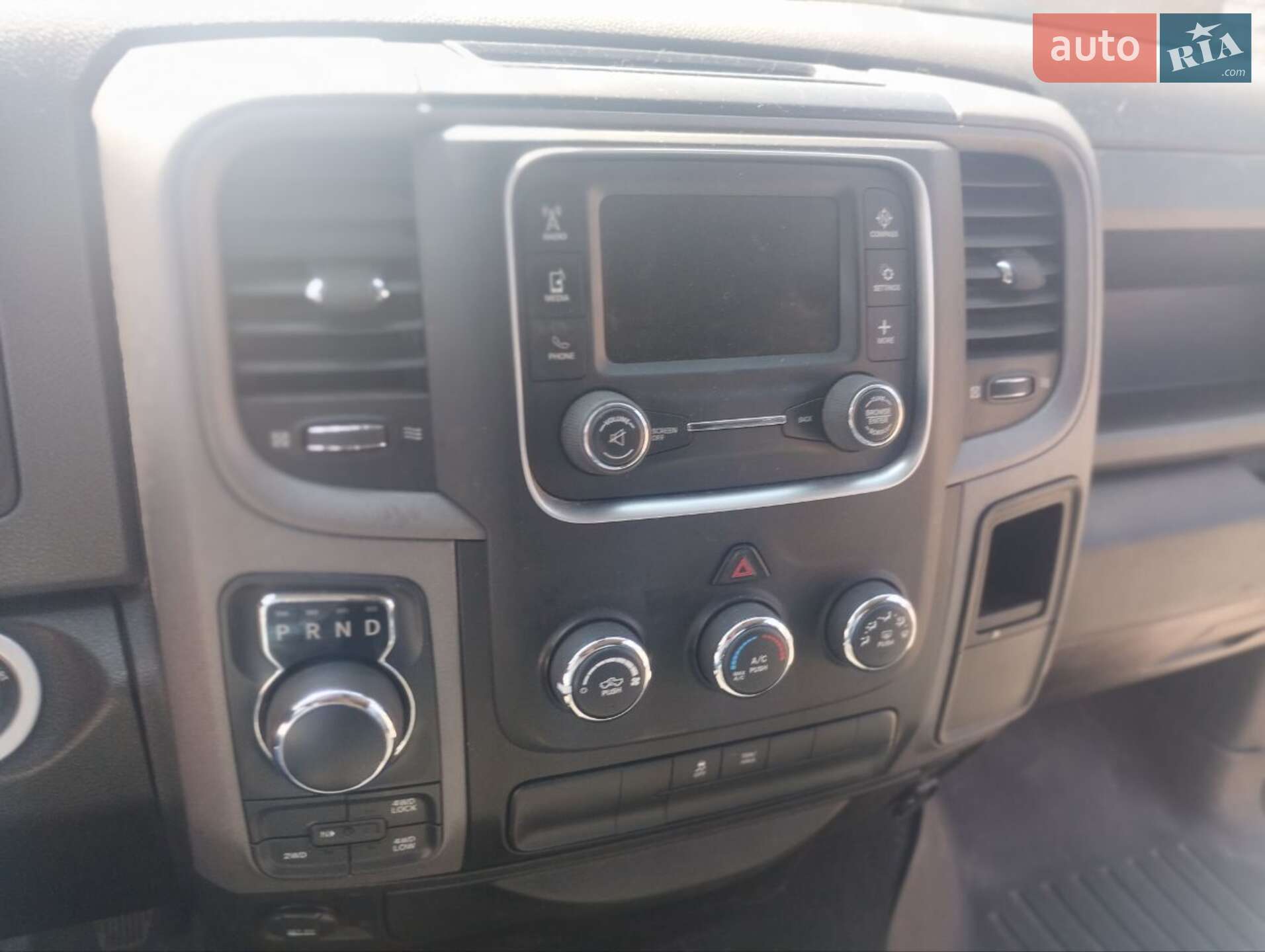 Ram 1500 2018 VIN 1C6RR7FG2KS523612 фото оголошення 4 з 12