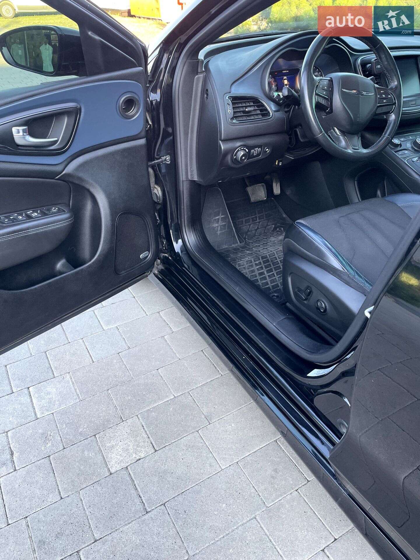Chrysler 200 2015 VIN 1C3CCCBB4FN650955 фото оголошення 33 з 44