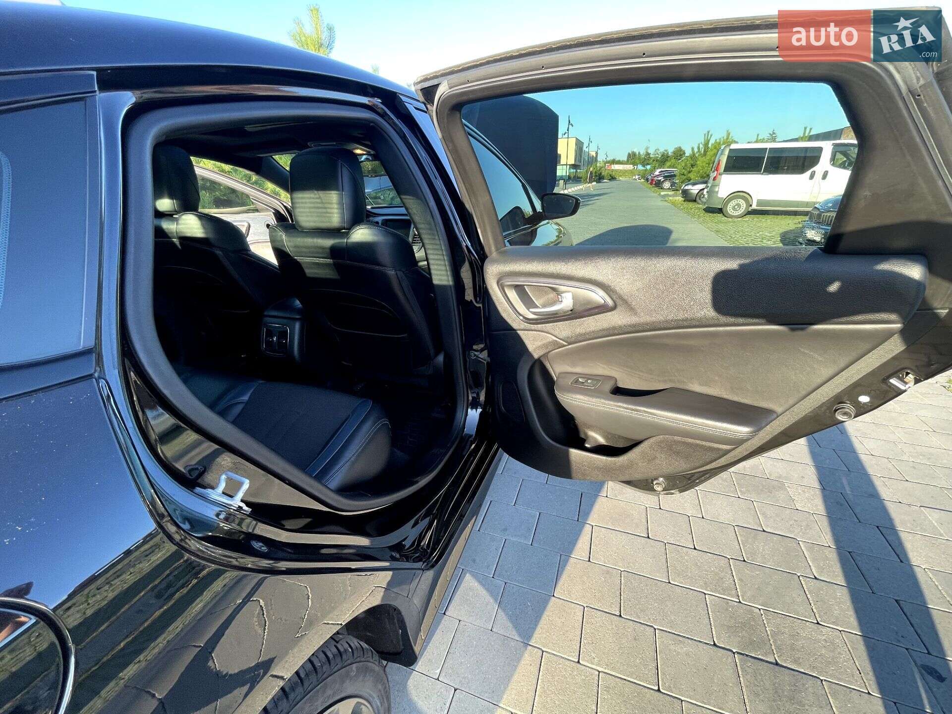 Chrysler 200 2015 VIN 1C3CCCBB4FN650955 фото оголошення 35 з 44
