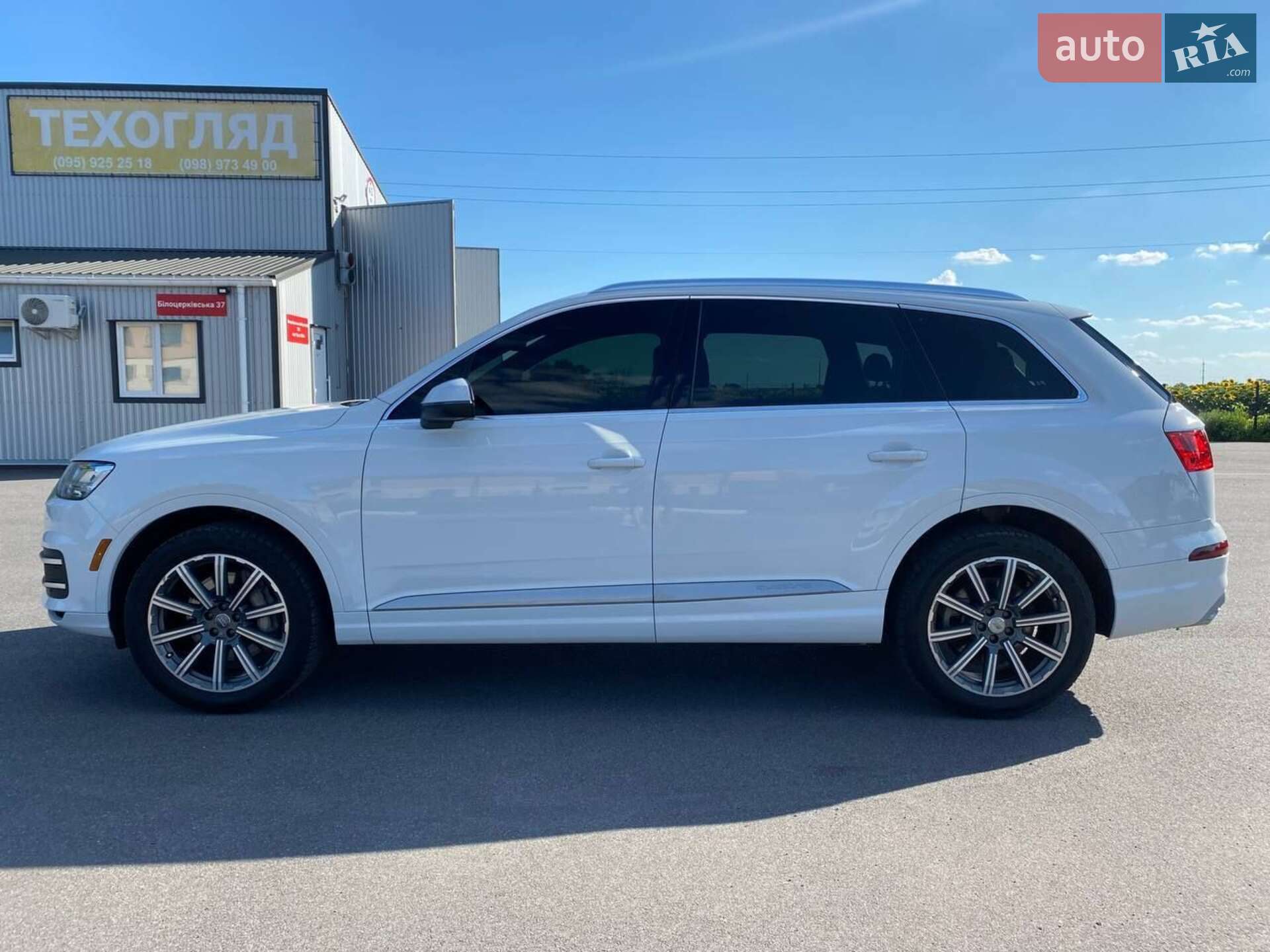 Audi Q7 2016 VIN WA1LAAF72HD037893 фото оголошення 3 з 38