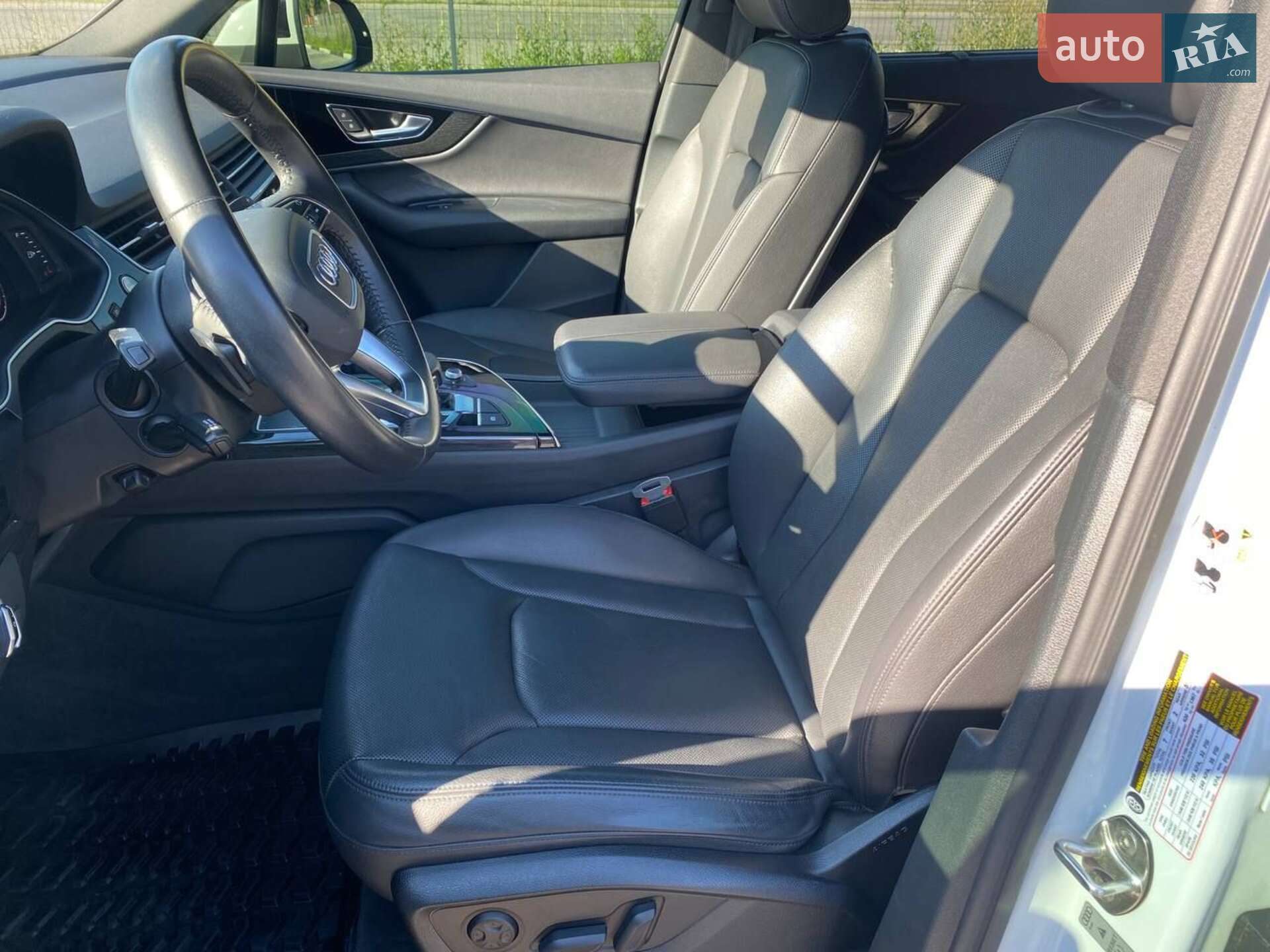 Audi Q7 2016 VIN WA1LAAF72HD037893 фото оголошення 22 з 38
