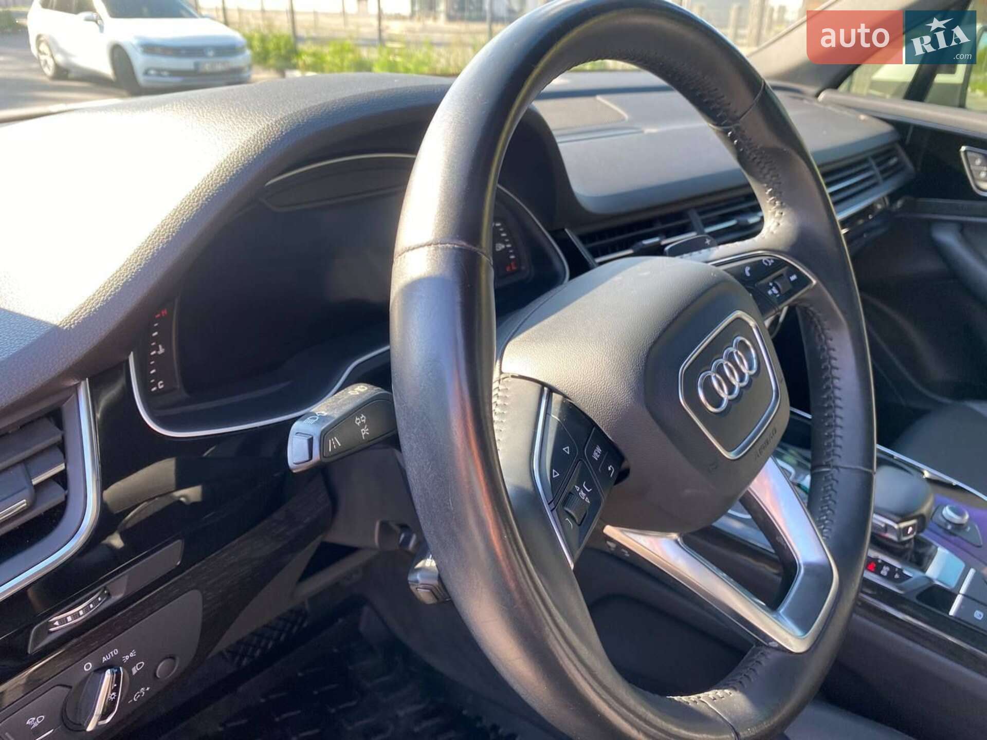 Audi Q7 2016 VIN WA1LAAF72HD037893 фото оголошення 27 з 38