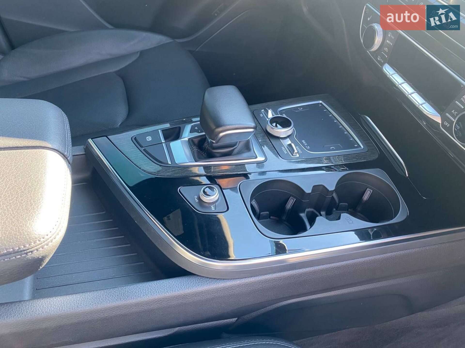 Audi Q7 2016 VIN WA1LAAF72HD037893 фото оголошення 30 з 38