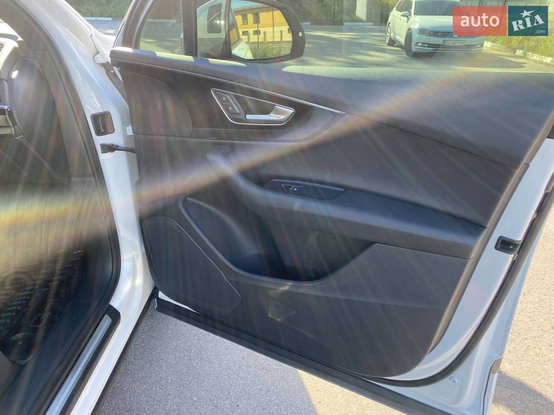 Audi Q7 2016 VIN WA1LAAF72HD037893 фото оголошення 31 з 38
