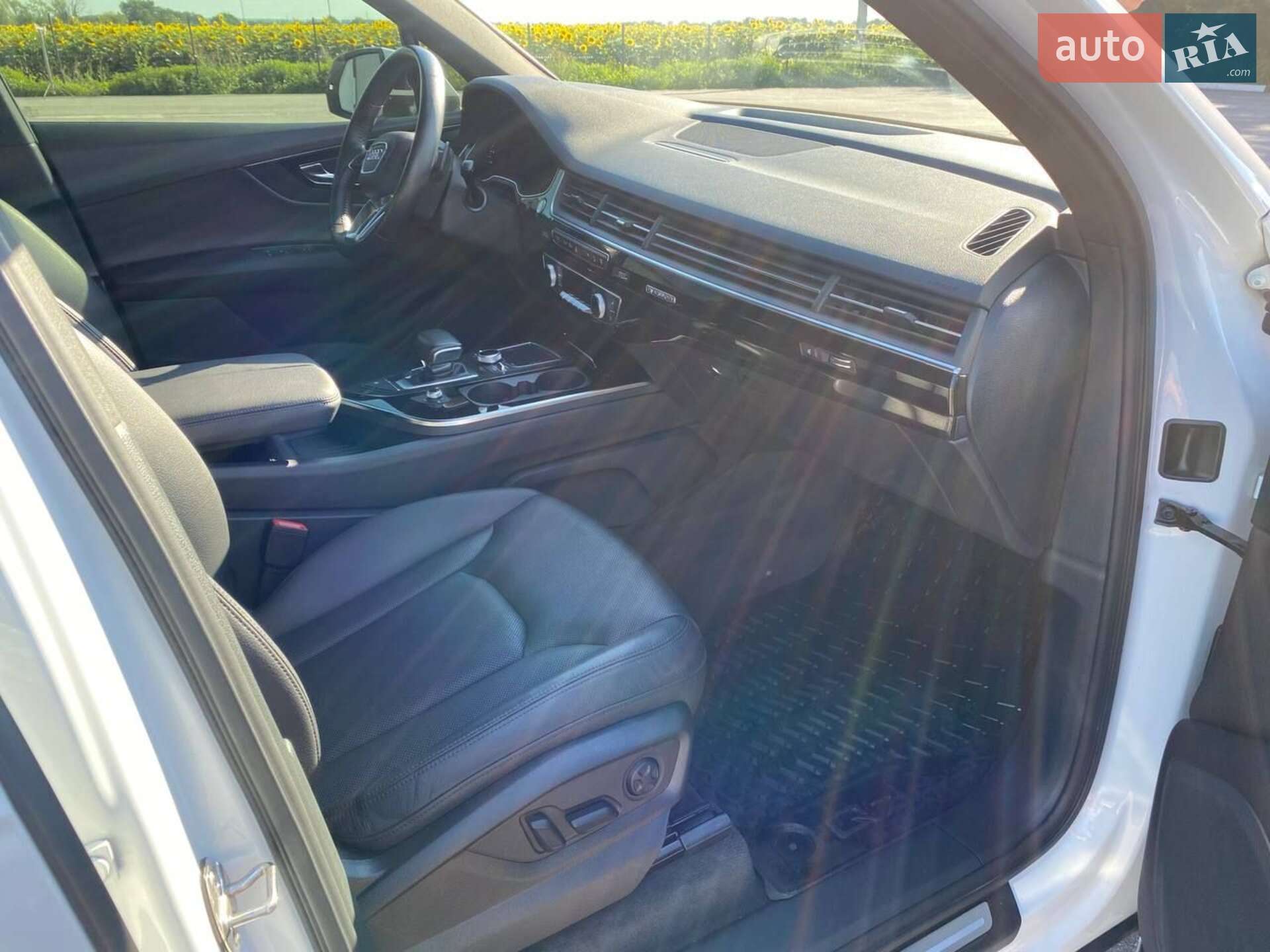 Audi Q7 2016 VIN WA1LAAF72HD037893 фото оголошення 33 з 38