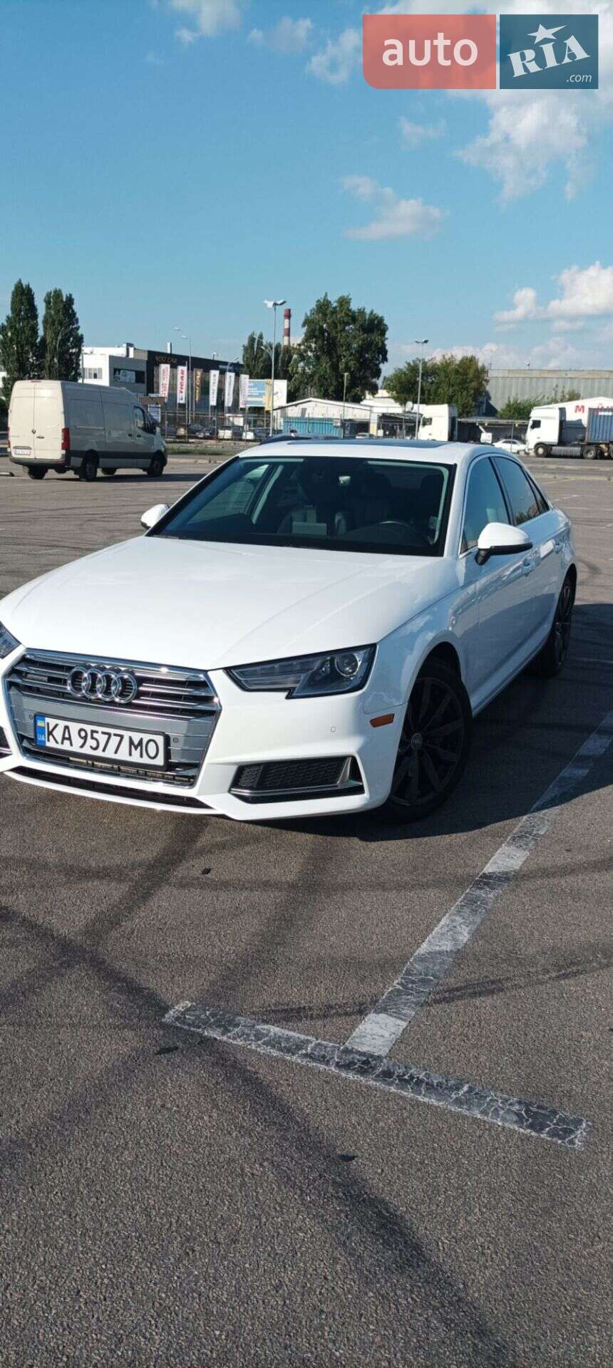 Audi A4 2019 VIN WAUANAF49KN020272 фото оголошення 2 з 28