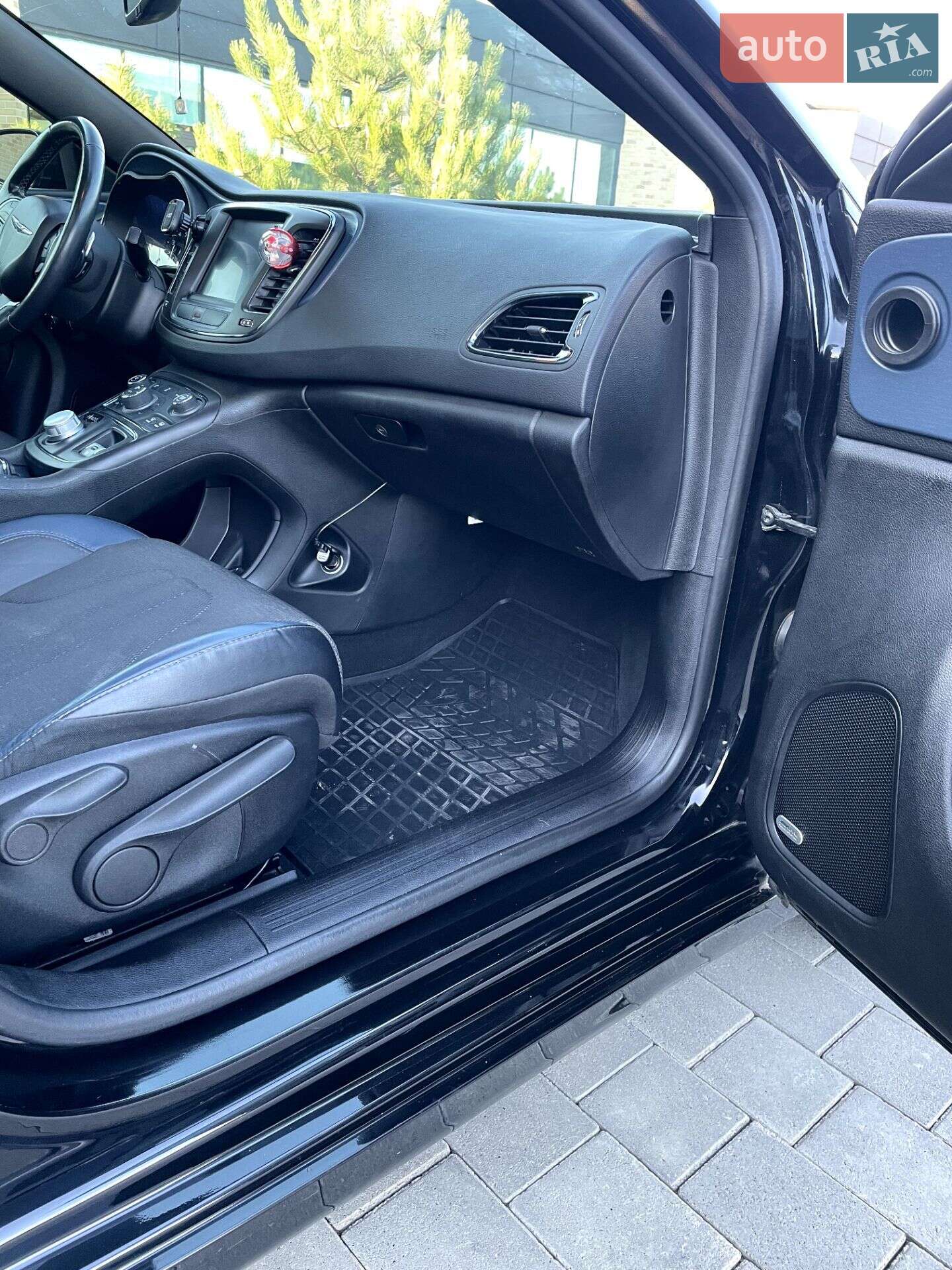 Chrysler 200 2015 VIN 1C3CCCBB4FN650955 фото оголошення 25 з 44