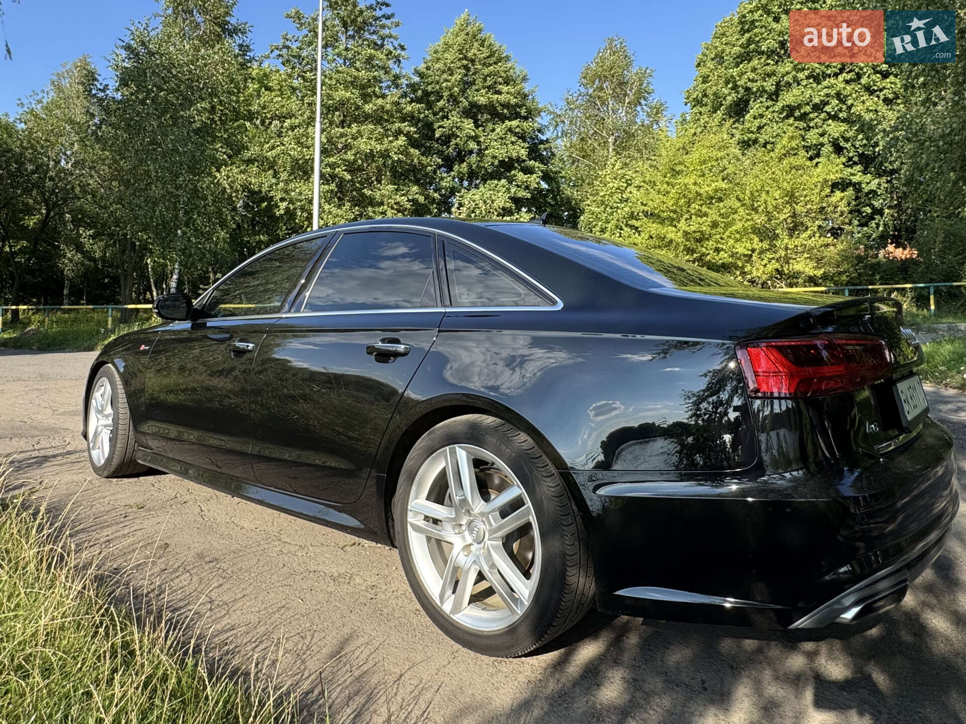 Audi A6 2015 VIN WAUFGAFC9GN125215 фото оголошення 11 з 29