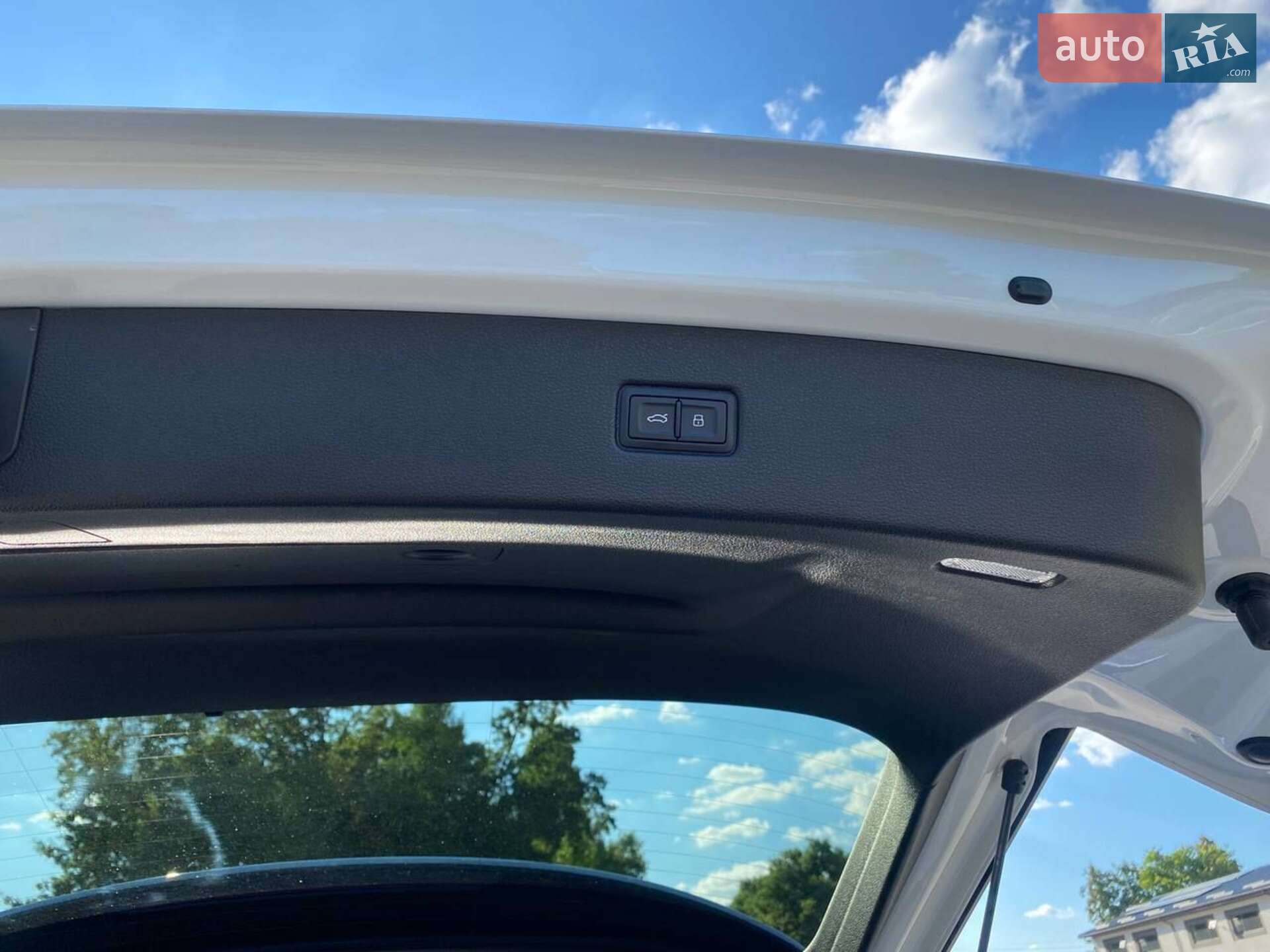 Audi Q7 2016 VIN WA1LAAF72HD037893 фото оголошення 8 з 68
